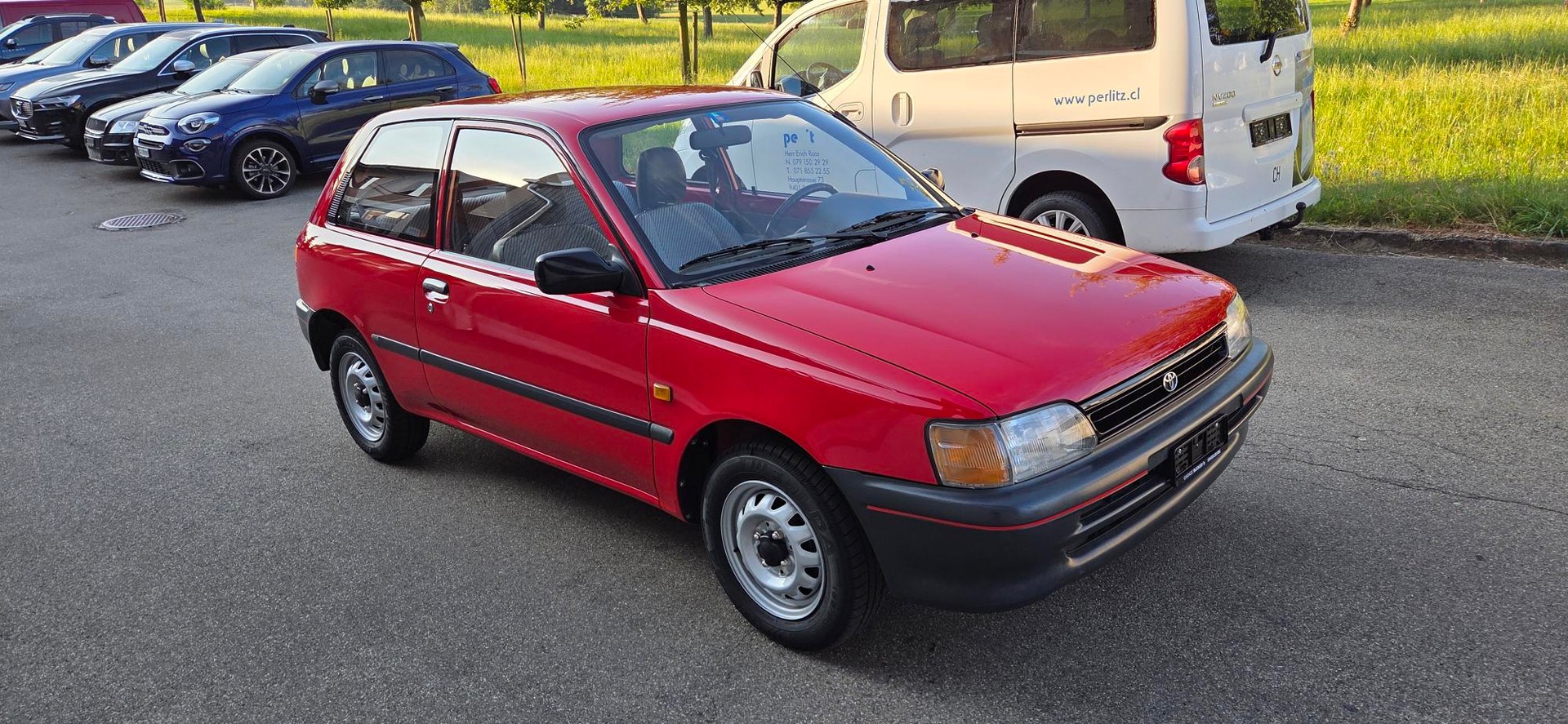TOYOTA STARLET-showroom-element-3