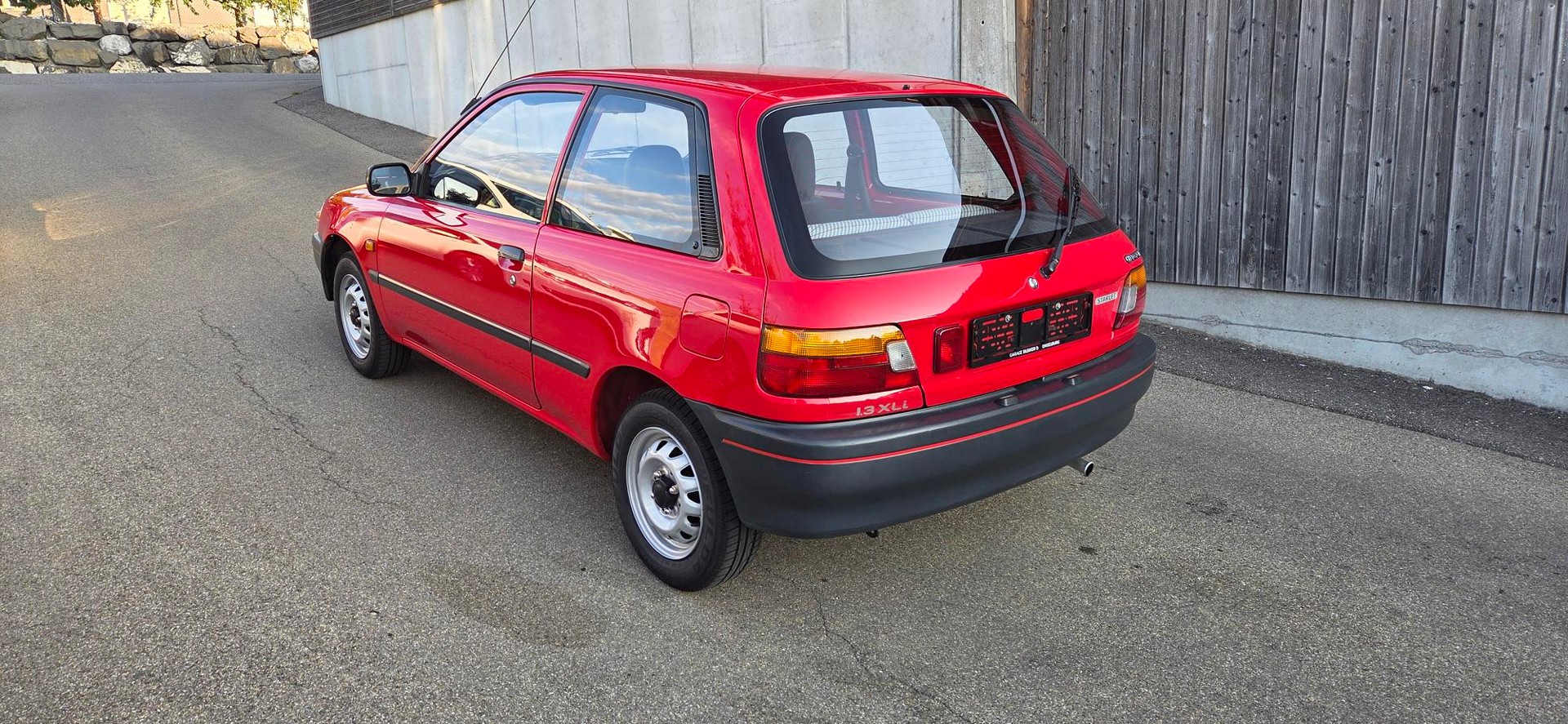 TOYOTA STARLET-showroom-element-1