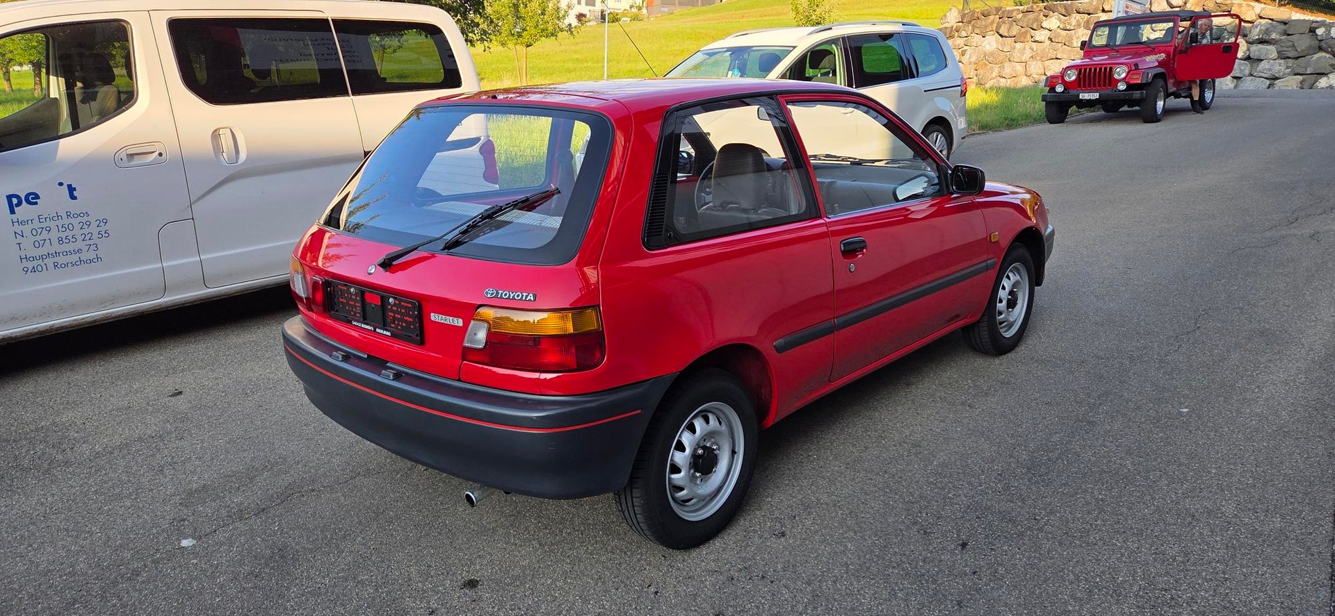 TOYOTA STARLET-showroom-element-2