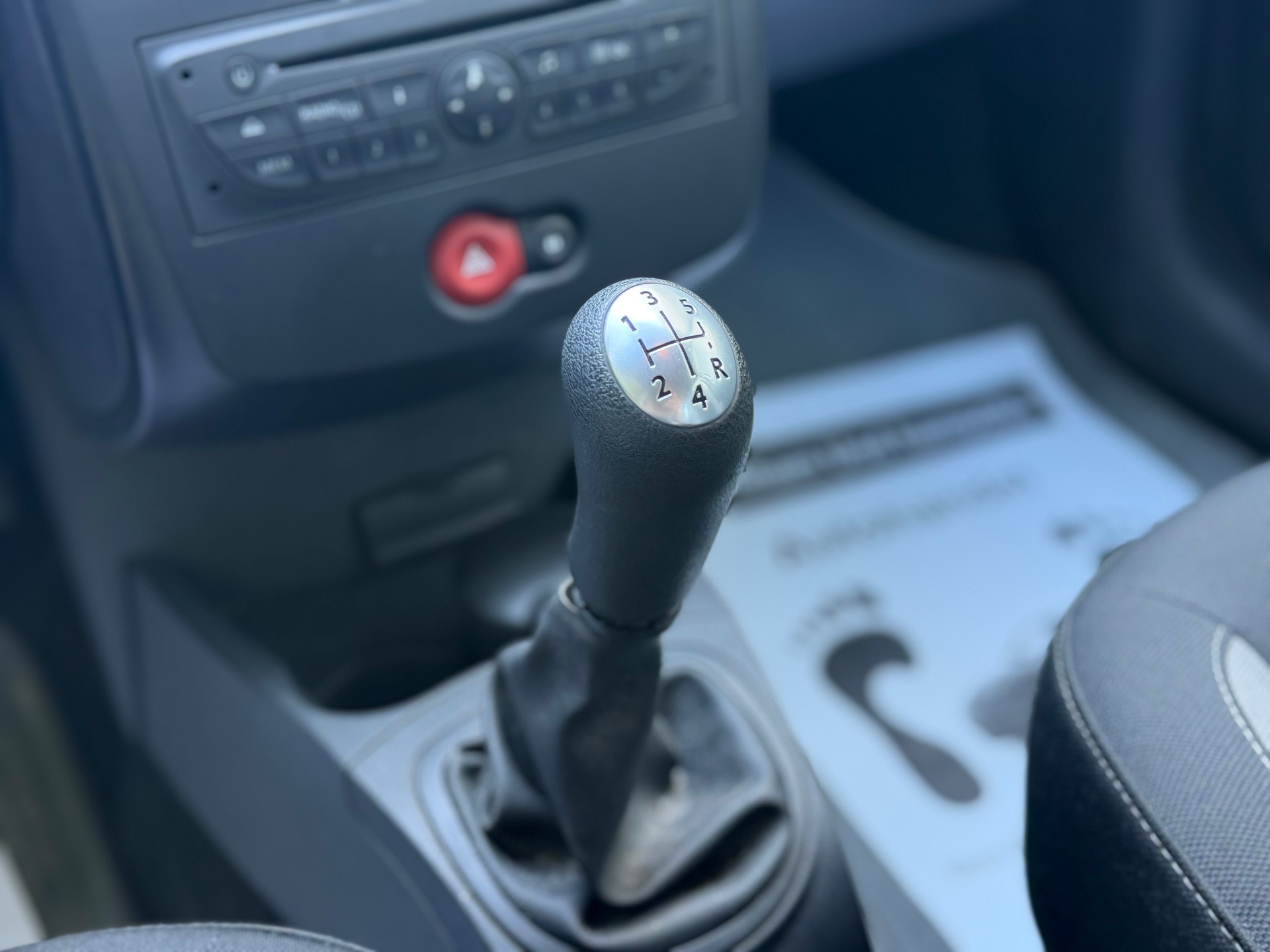 RENAULT Clio 1.2 16V Expression-image-12
