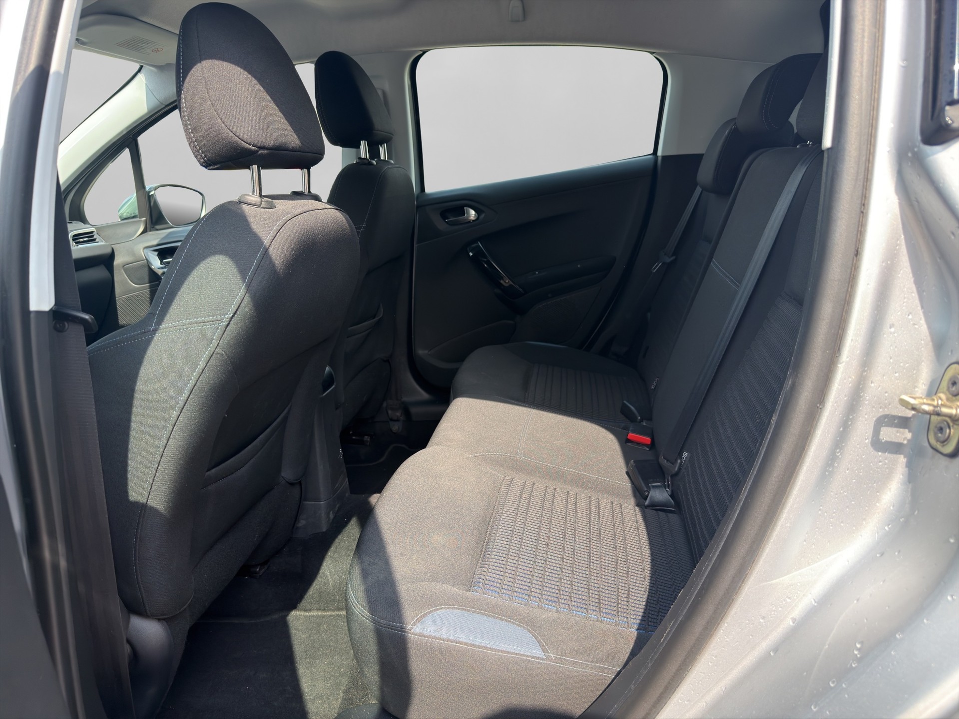 PEUGEOT 208 1.6 VTI Allure Automatik-image-11