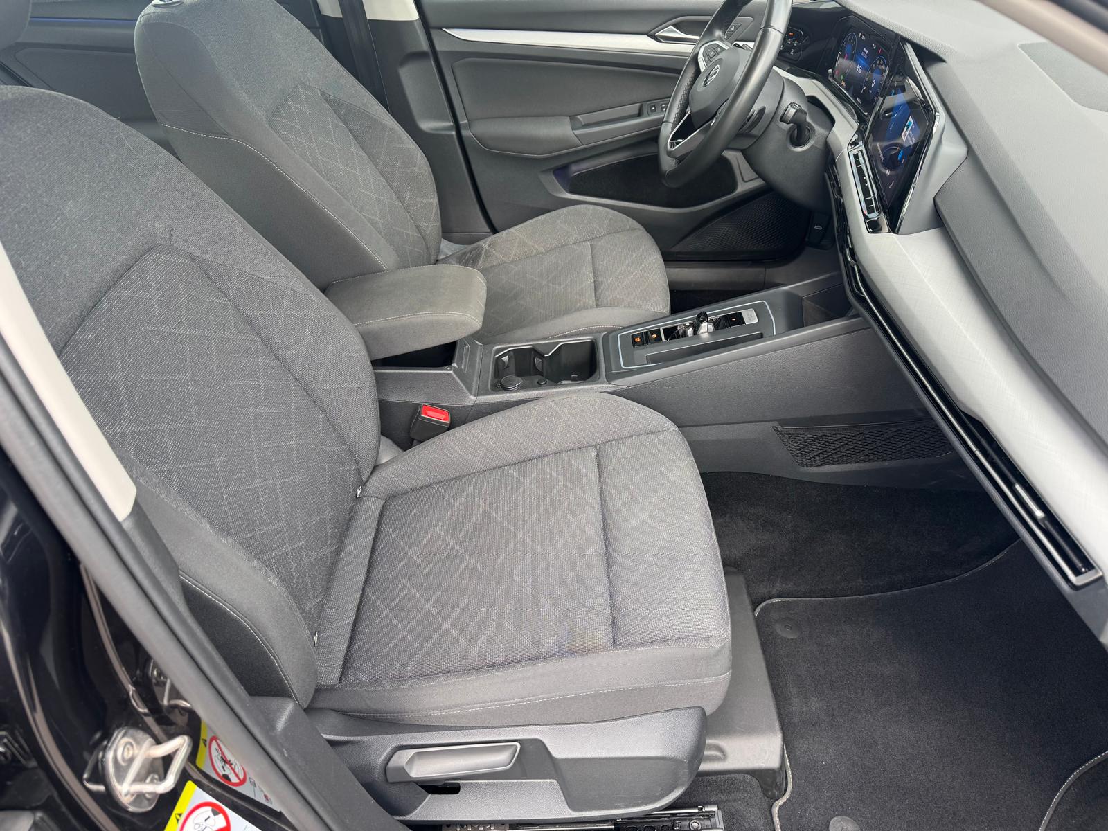 VW Golf 1.0 eTSI mHEV ACTLife DSG-image-2