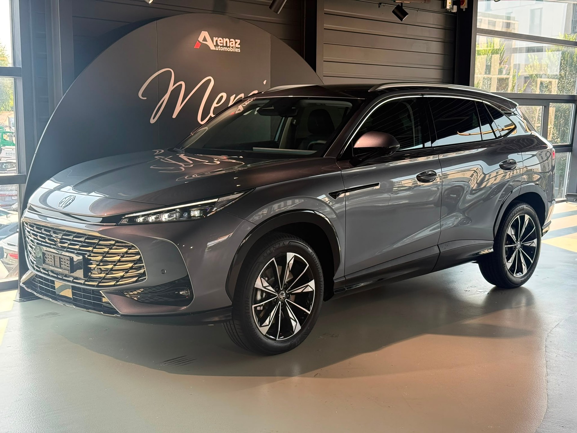 MG HS 1.5 T HEV Luxury-showroom-element-1