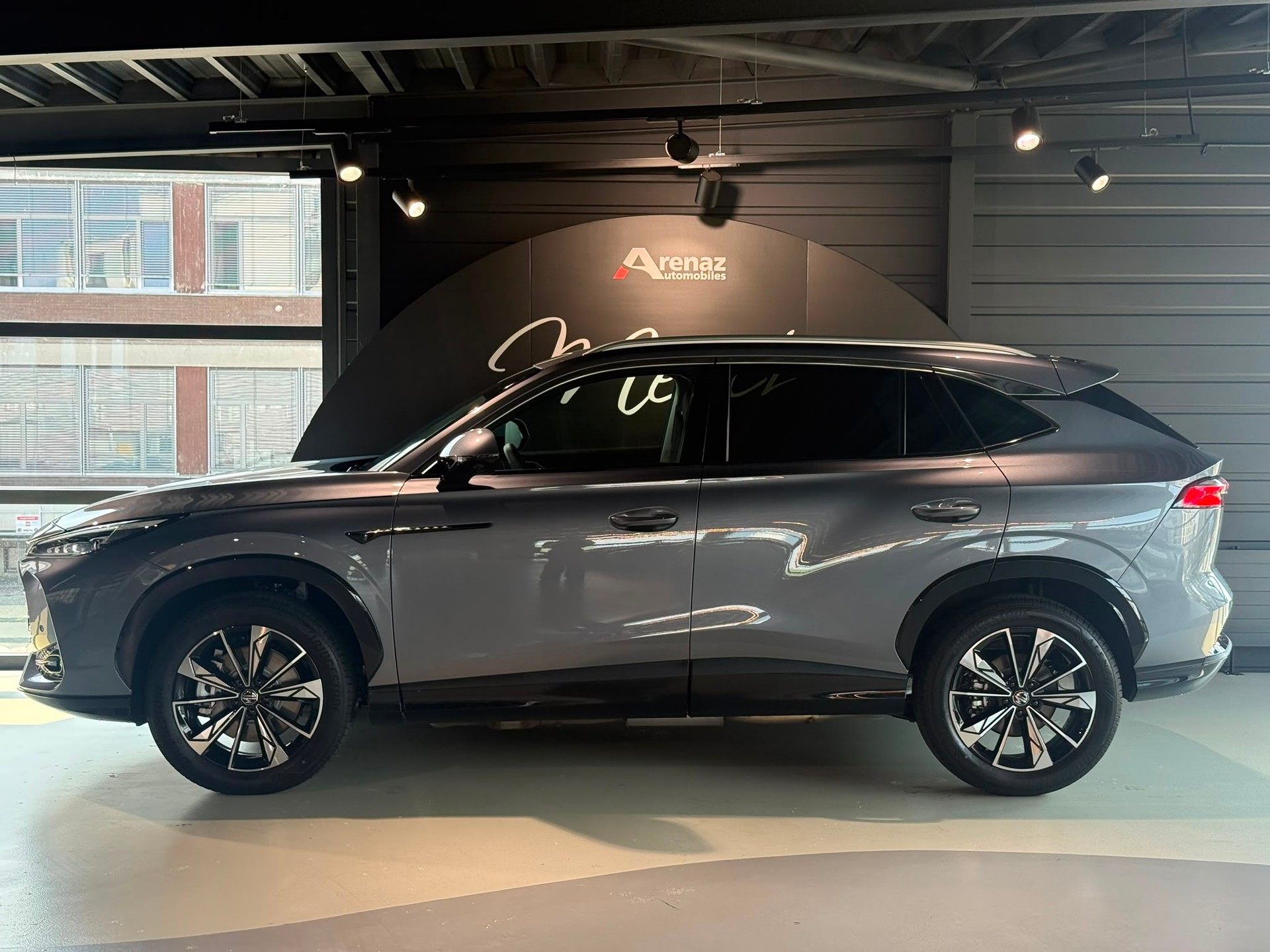 MG HS 1.5 T HEV Luxury-showroom-element-3