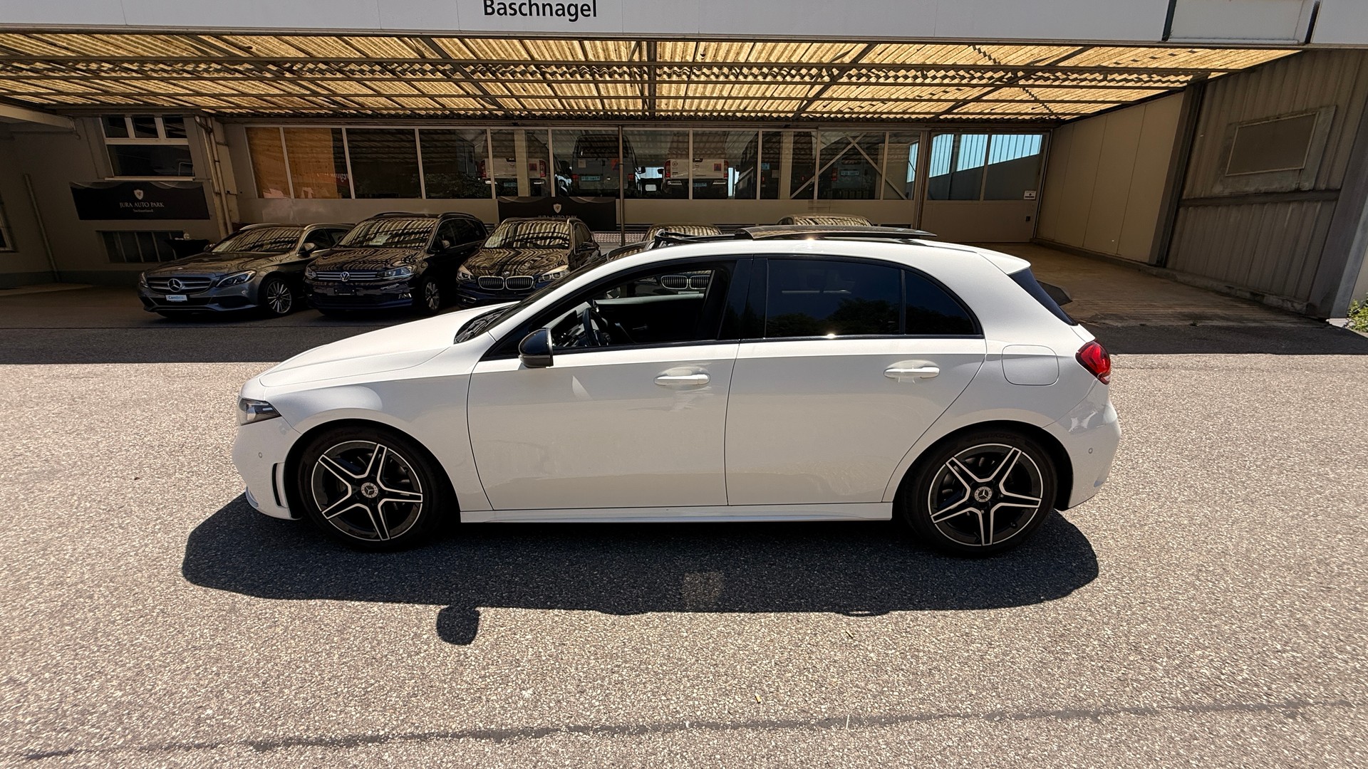 MERCEDES-BENZ A 200 AMG Line 7G-DCT-showroom-element-3