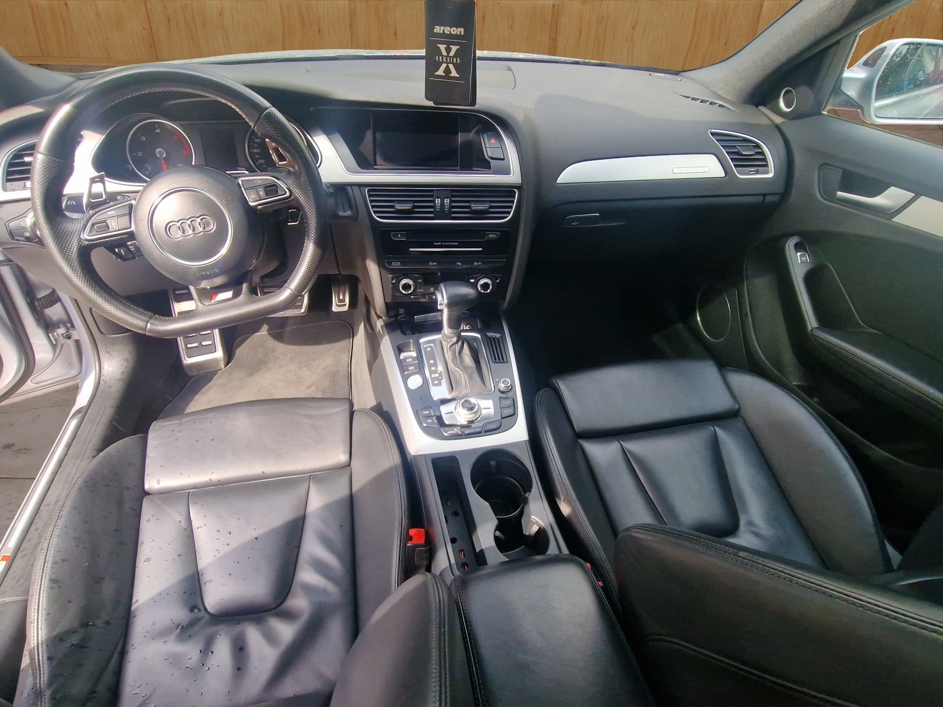 AUDI A4 Avant 3.0 TDI clean diesel quattro s-tronic-image-11