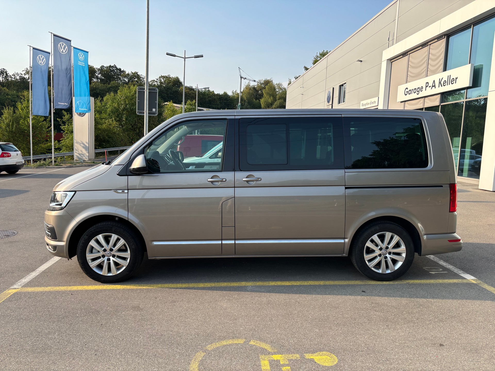 VW T6 Multivan 2.0 TSI Highline DSG-showroom-element-1