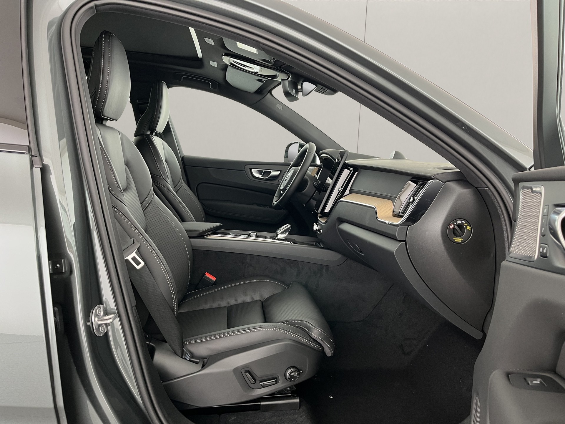 VOLVO XC60 2.0 T8 TE Ultra Dark eAWD-image-13