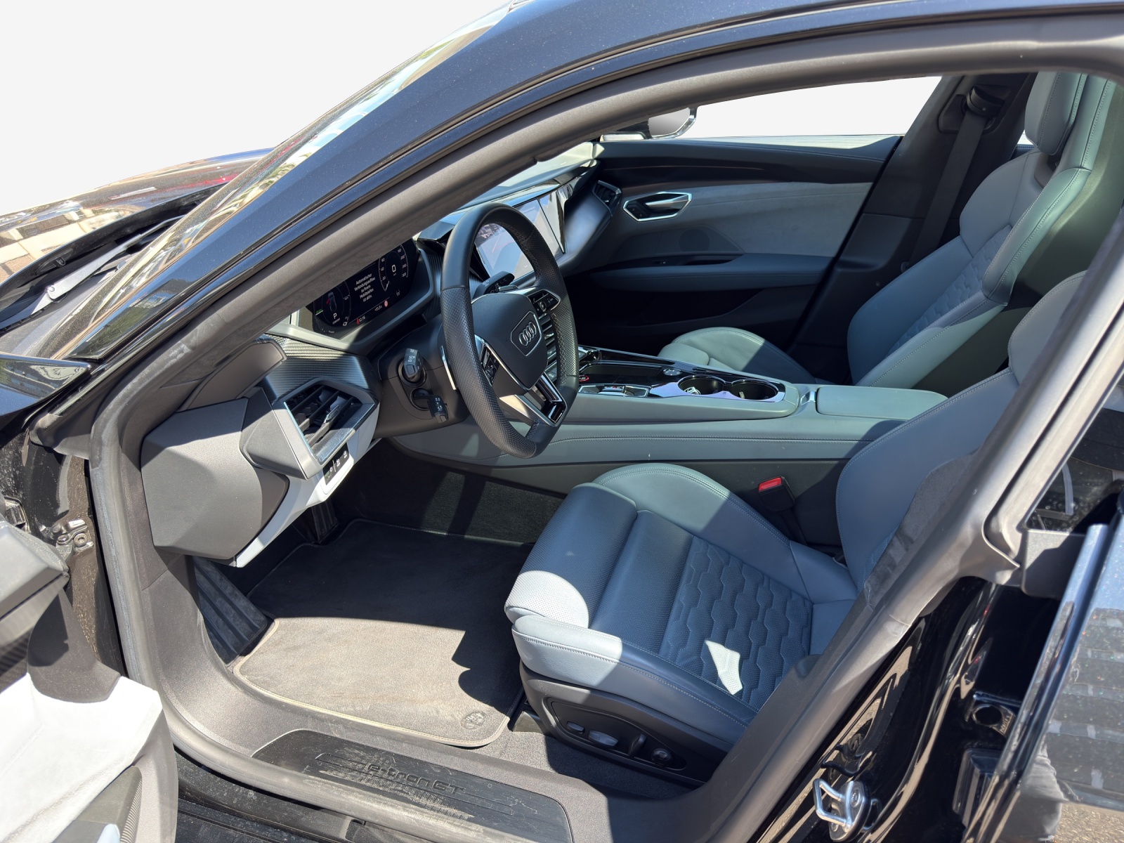 AUDI e-tron GT quattro-image-8