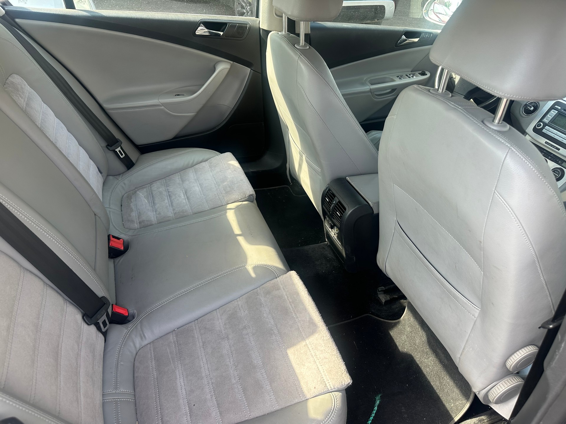 VW Passat 2.0T FSI Highline-image-7