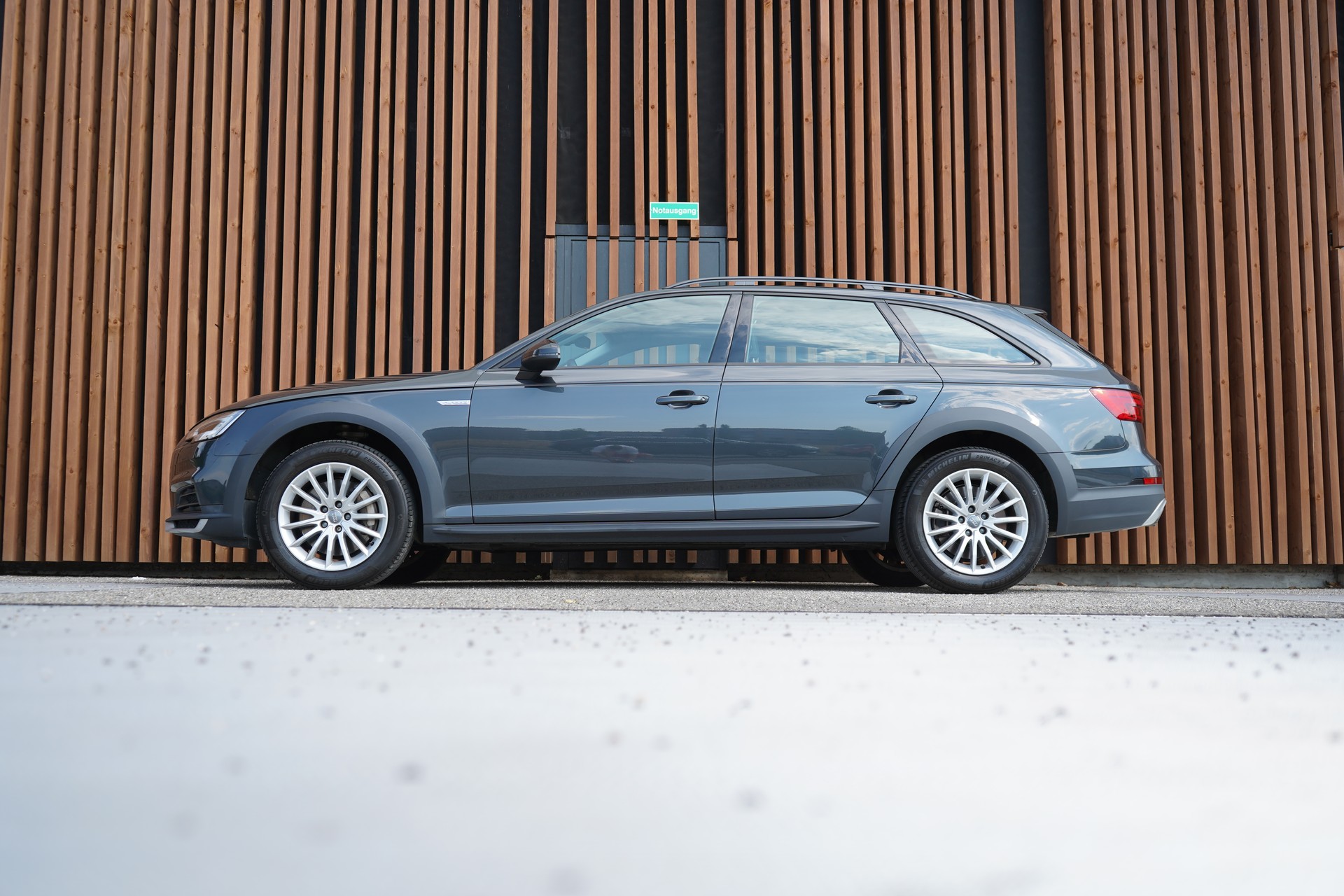 AUDI A4 ALLROAD 2.0 TFSI QUATTRO S-TRONIC l 251 PS-showroom-element-3