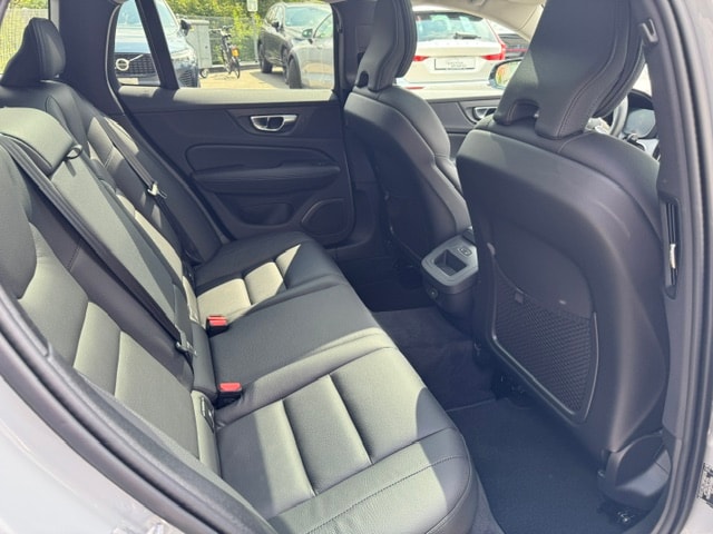 VOLVO V60 2.0 B4 Plus Dark-image-12
