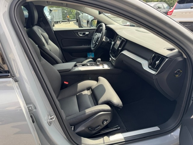 VOLVO V60 2.0 B4 Plus Dark-image-13