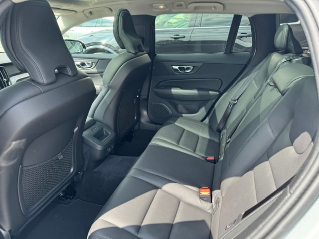 VOLVO V60 2.0 B4 Plus Dark-image-10