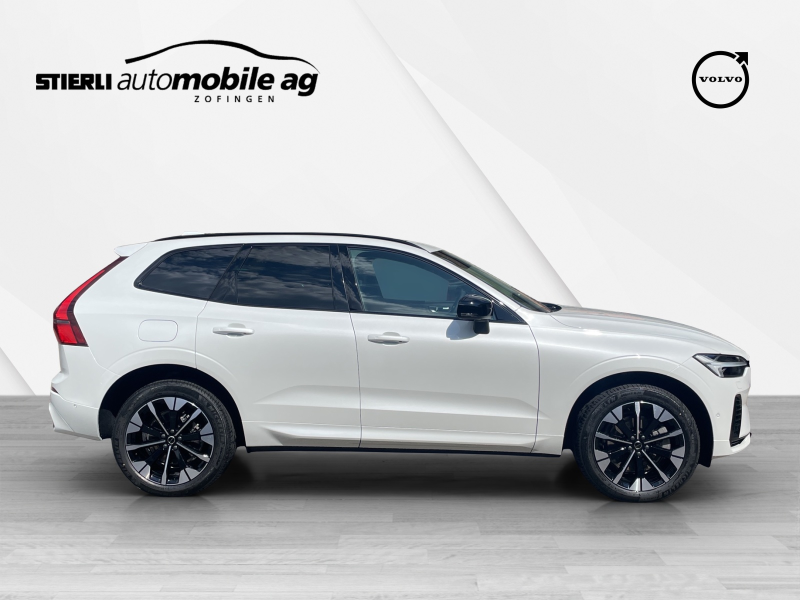 VOLVO XC60 2.0 T6 TE Ultra Dark eAWD-showroom-element-3