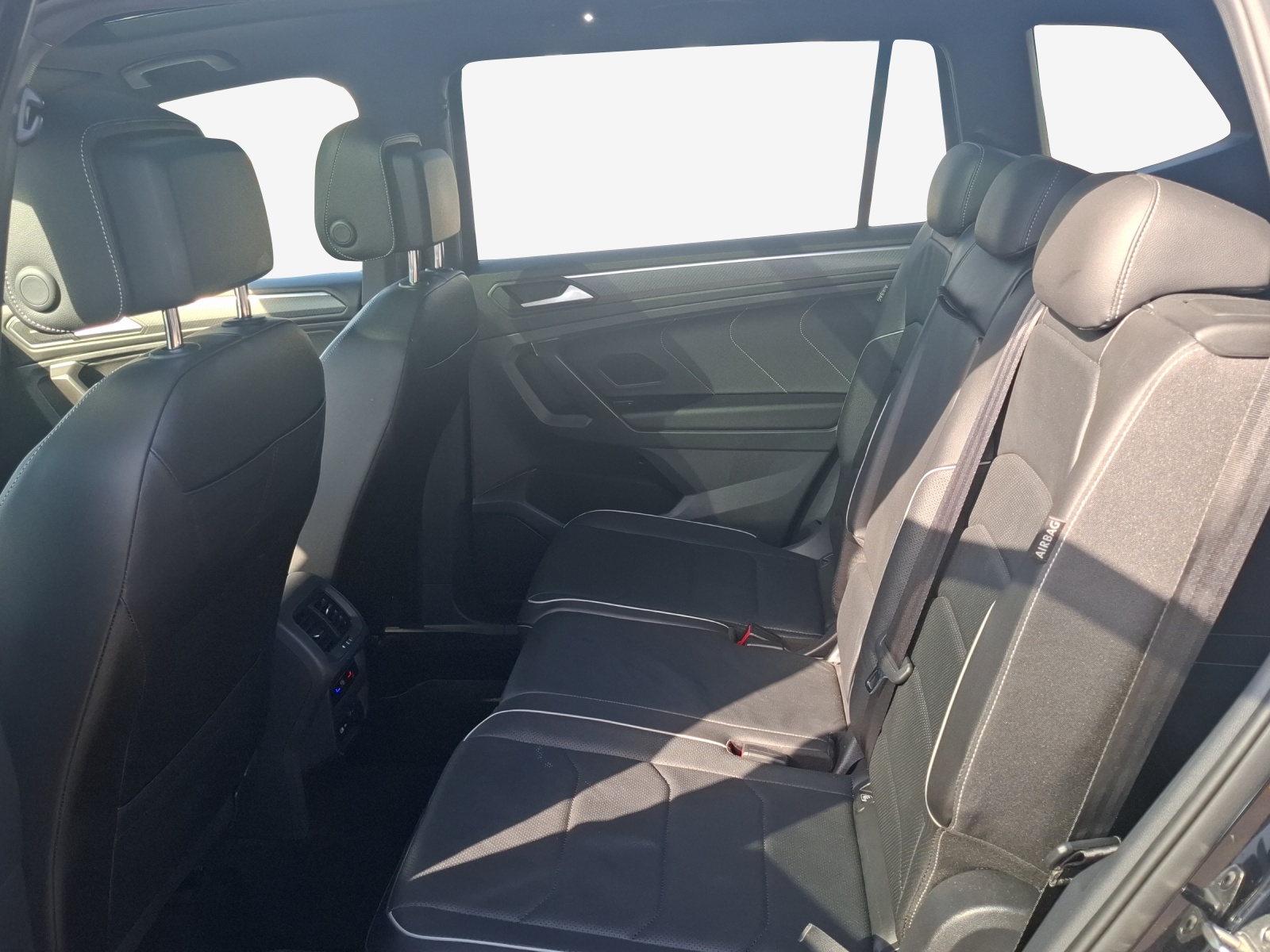VW Tiguan Allspace 2.0 TDI SCR R-Line 4Motion DSG-image-11