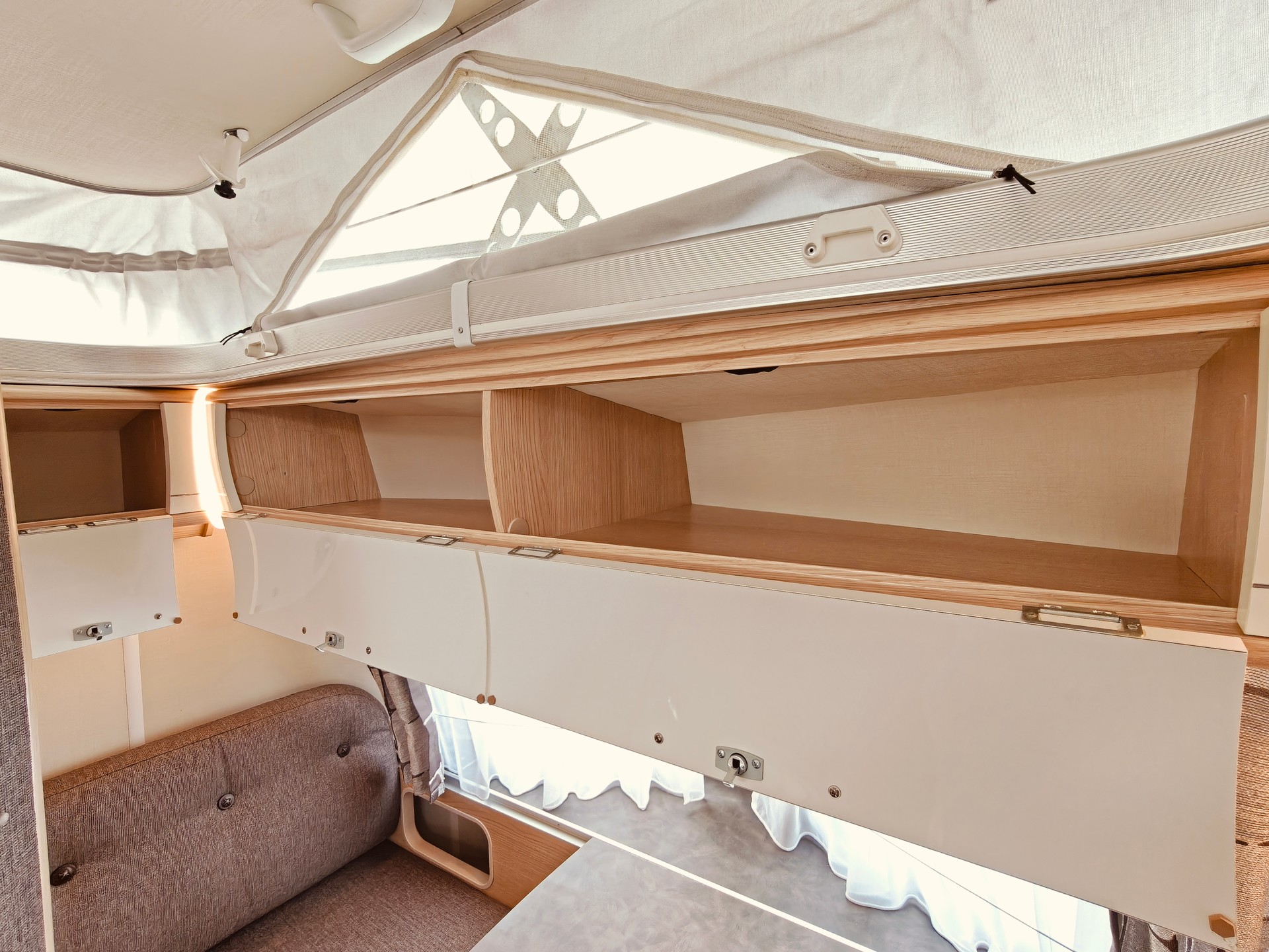 HYMER ERIBA Troll 60 Edition -- Längsbett -- Mover -- Luftvorzelt -- Markise & LED -- Veloträger -- Eriba Winterabdeckplane-image-27