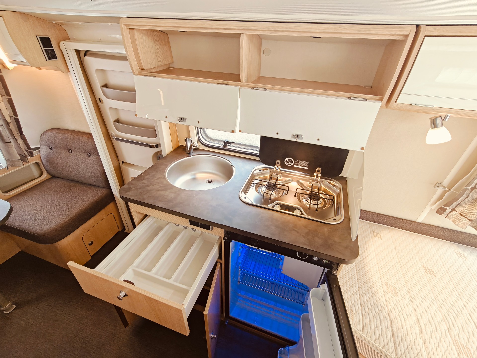 HYMER ERIBA Troll 60 Edition -- Längsbett -- Mover -- Luftvorzelt -- Markise & LED -- Veloträger -- Eriba Winterabdeckplane-image-20