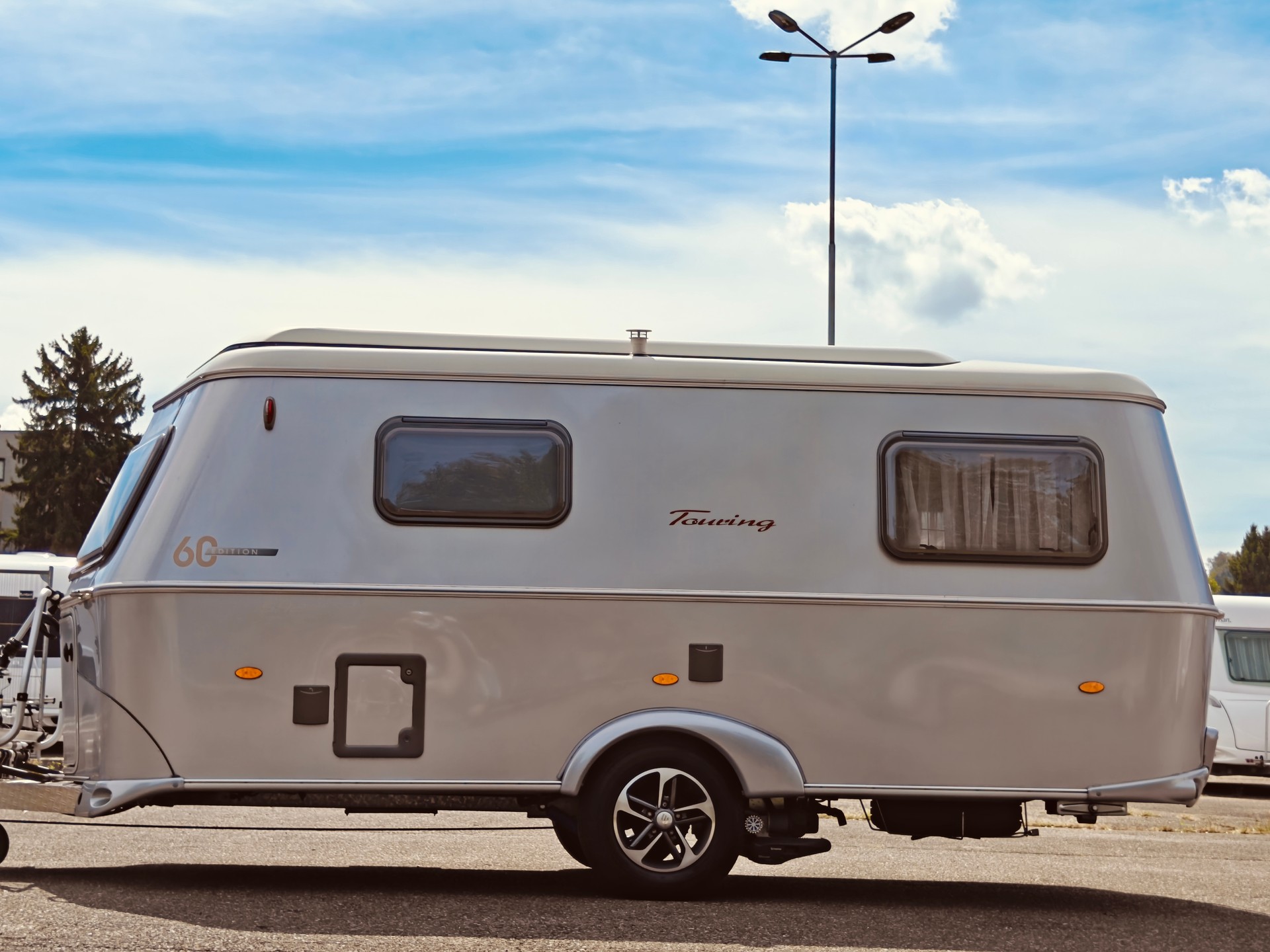 HYMER ERIBA Troll 60 Edition -- Längsbett -- Mover -- Luftvorzelt -- Markise & LED -- Veloträger -- Eriba Winterabdeckplane-image-10