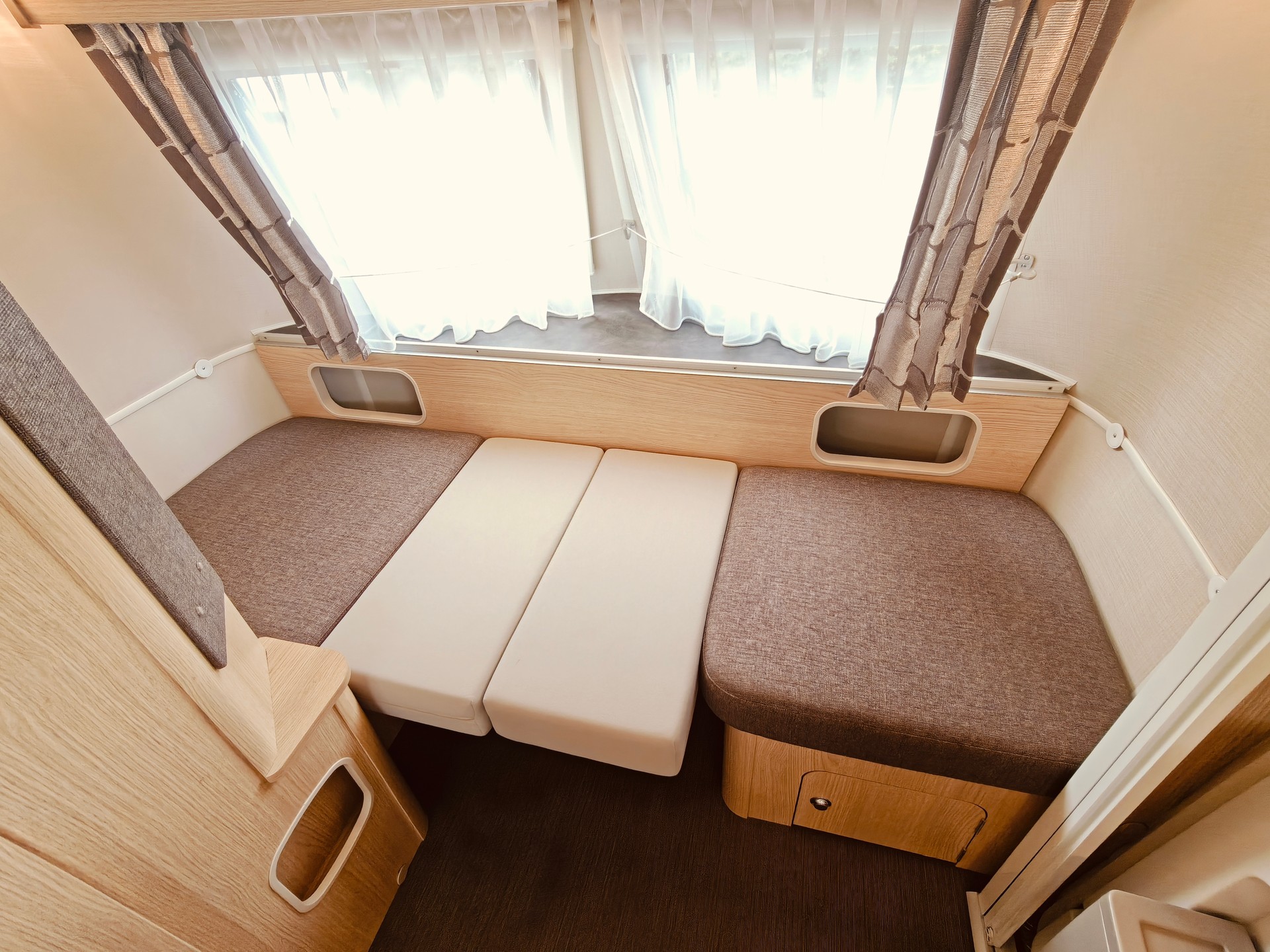 HYMER ERIBA Troll 60 Edition -- Längsbett -- Mover -- Luftvorzelt -- Markise & LED -- Veloträger -- Eriba Winterabdeckplane-image-25