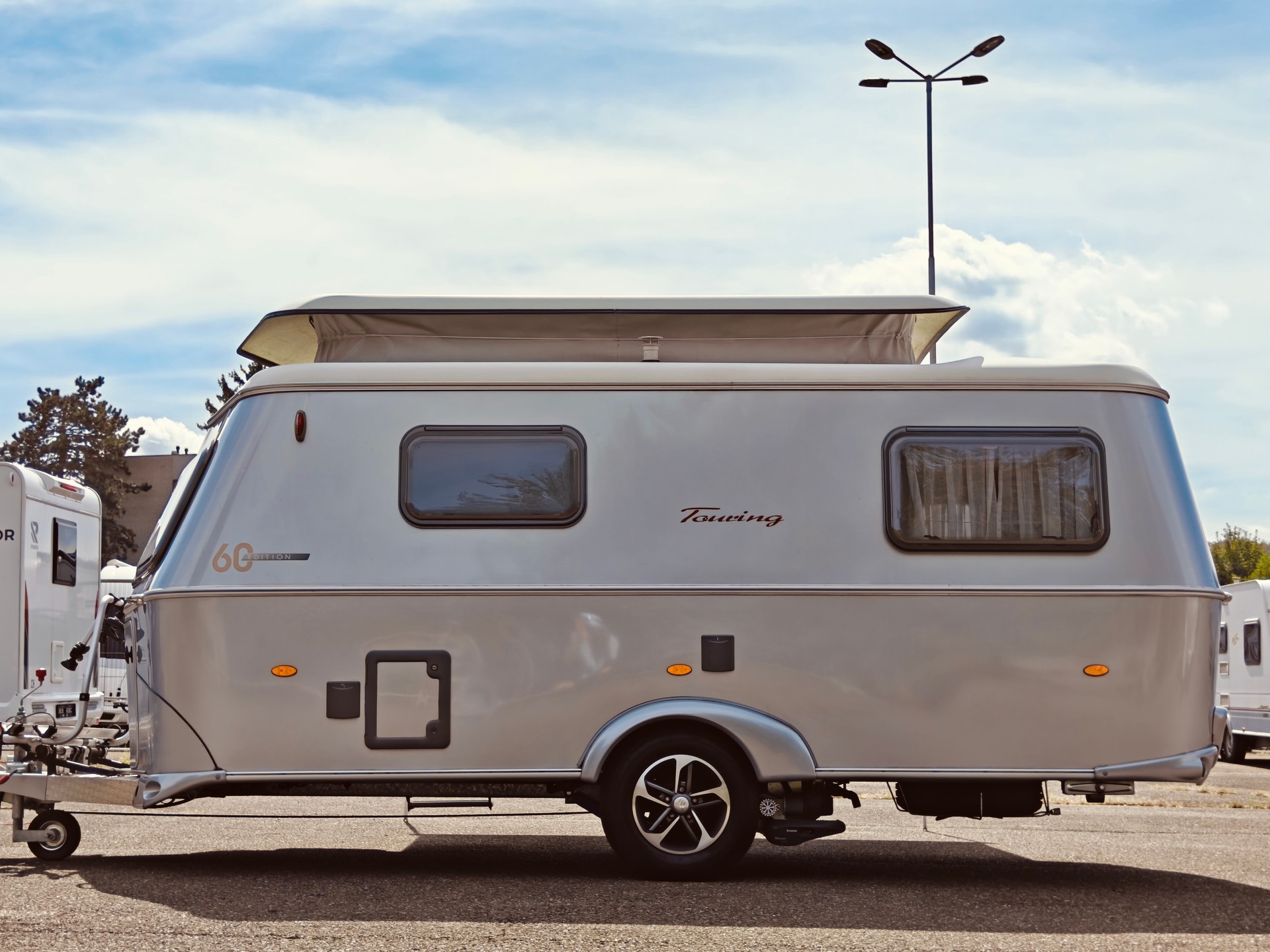 HYMER ERIBA Troll 60 Edition -- Längsbett -- Mover -- Luftvorzelt -- Markise & LED -- Veloträger -- Eriba Winterabdeckplane-image-11