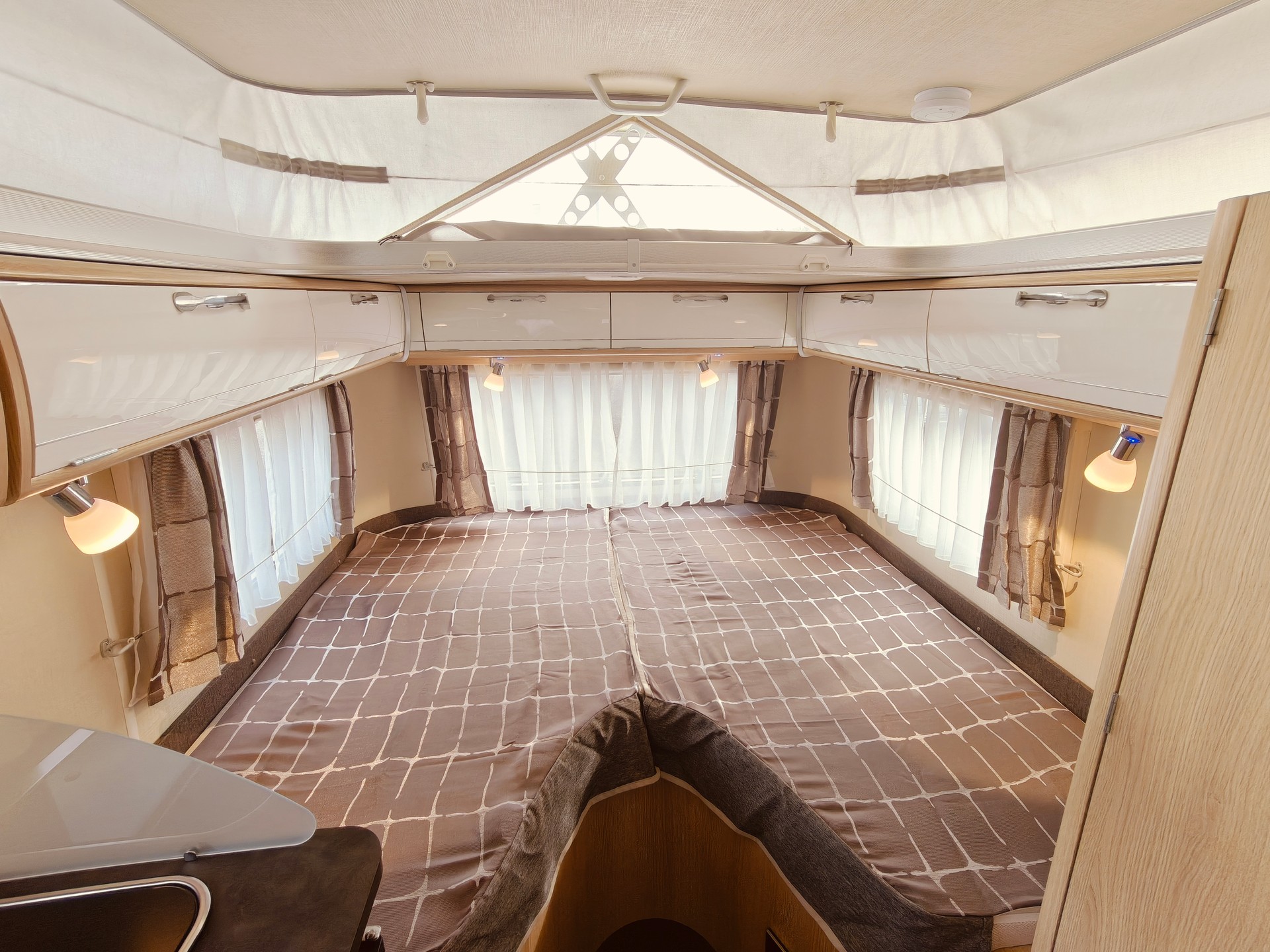 HYMER ERIBA Troll 60 Edition -- Längsbett -- Mover -- Luftvorzelt -- Markise & LED -- Veloträger -- Eriba Winterabdeckplane-image-14