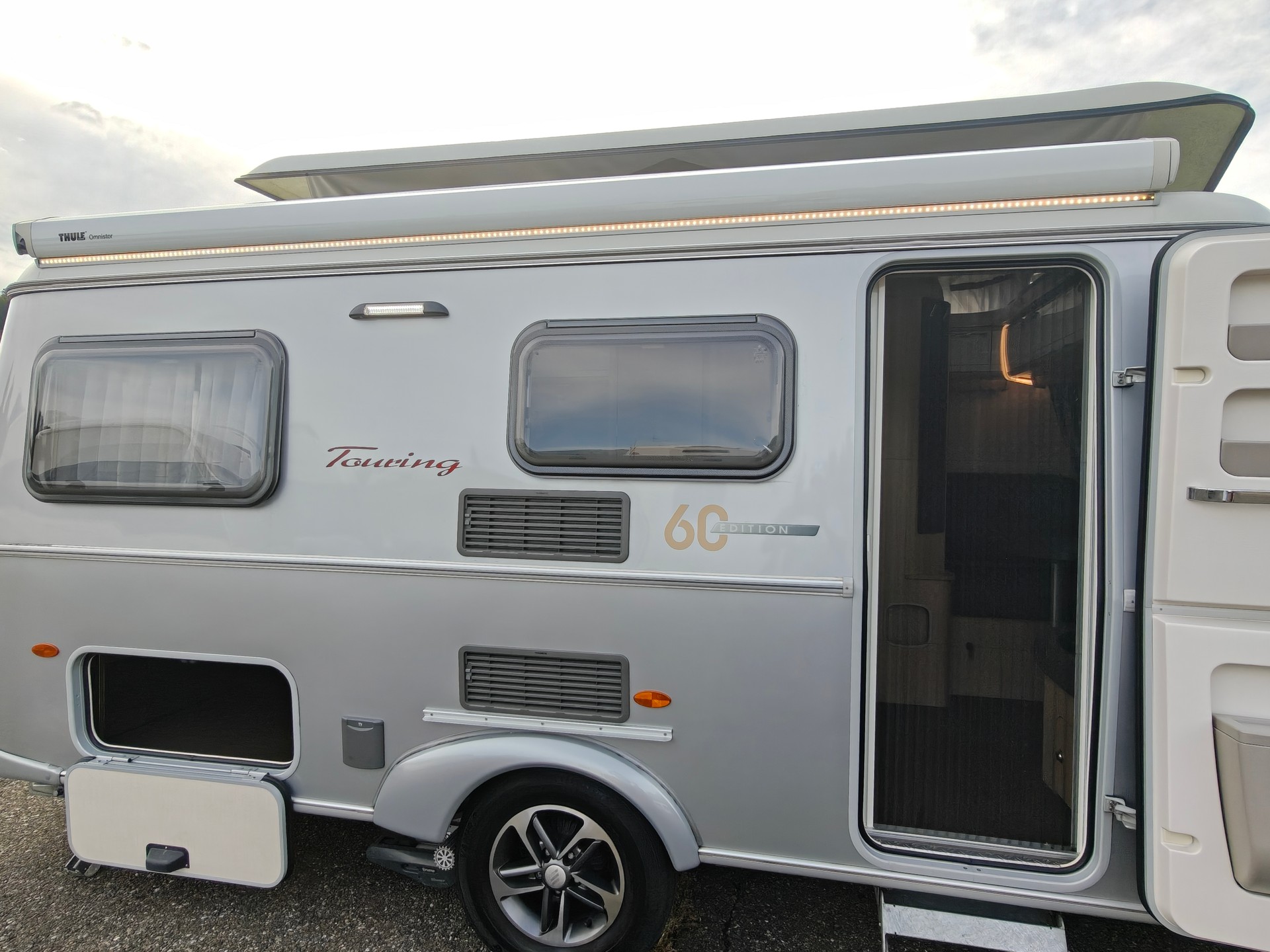 HYMER ERIBA Troll 60 Edition -- Längsbett -- Mover -- Luftvorzelt -- Markise & LED -- Veloträger -- Eriba Winterabdeckplane-image-12