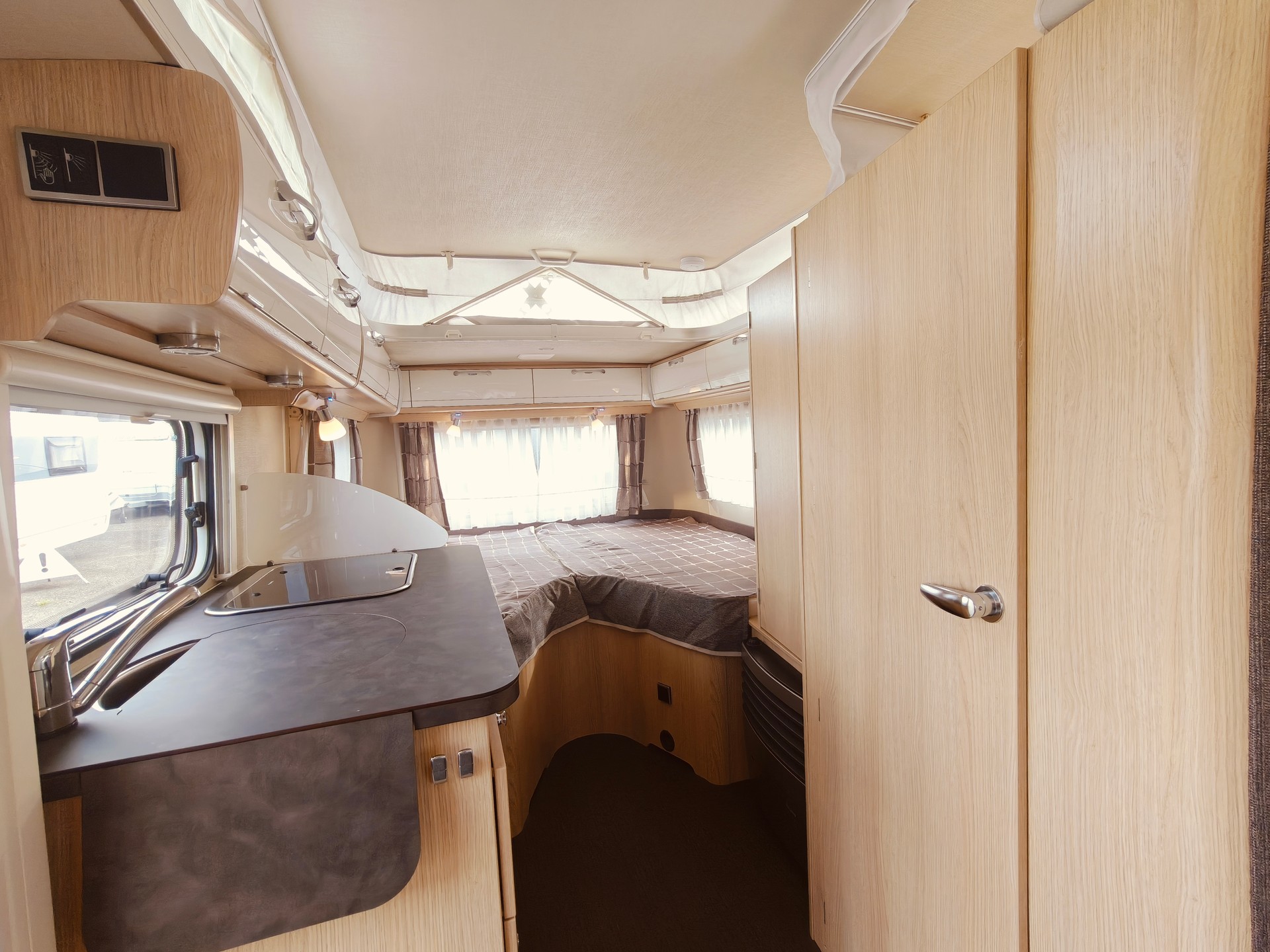 HYMER ERIBA Troll 60 Edition -- Längsbett -- Mover -- Luftvorzelt -- Markise & LED -- Veloträger -- Eriba Winterabdeckplane-image-13