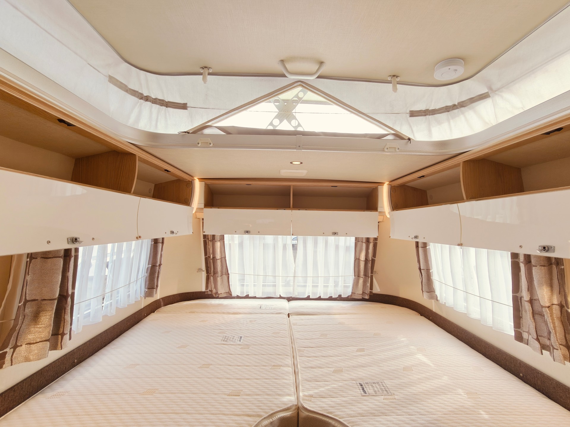 HYMER ERIBA Troll 60 Edition -- Längsbett -- Mover -- Luftvorzelt -- Markise & LED -- Veloträger -- Eriba Winterabdeckplane-image-16