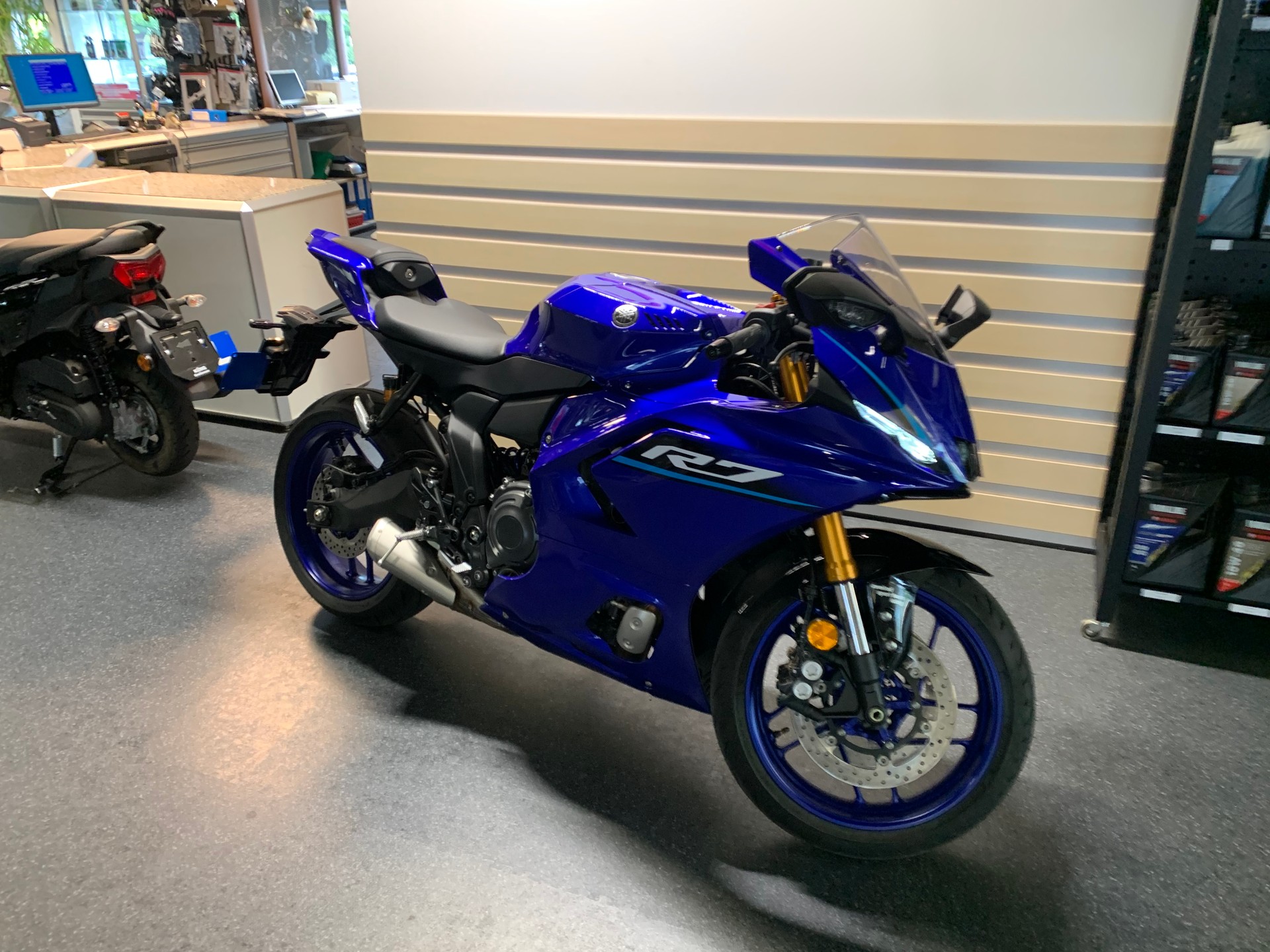 YAMAHA R7-image-0