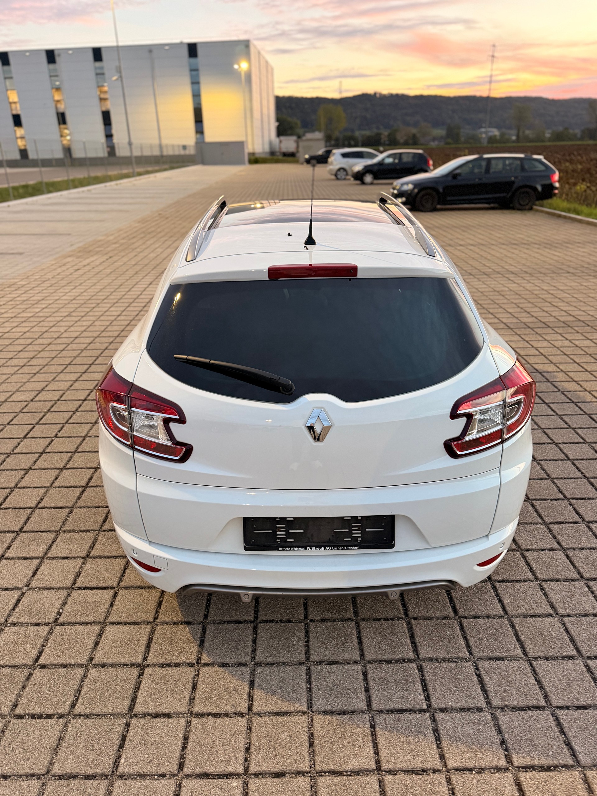 RENAULT Mégane Grandtour 2.0 16V Turbo GT-image-11
