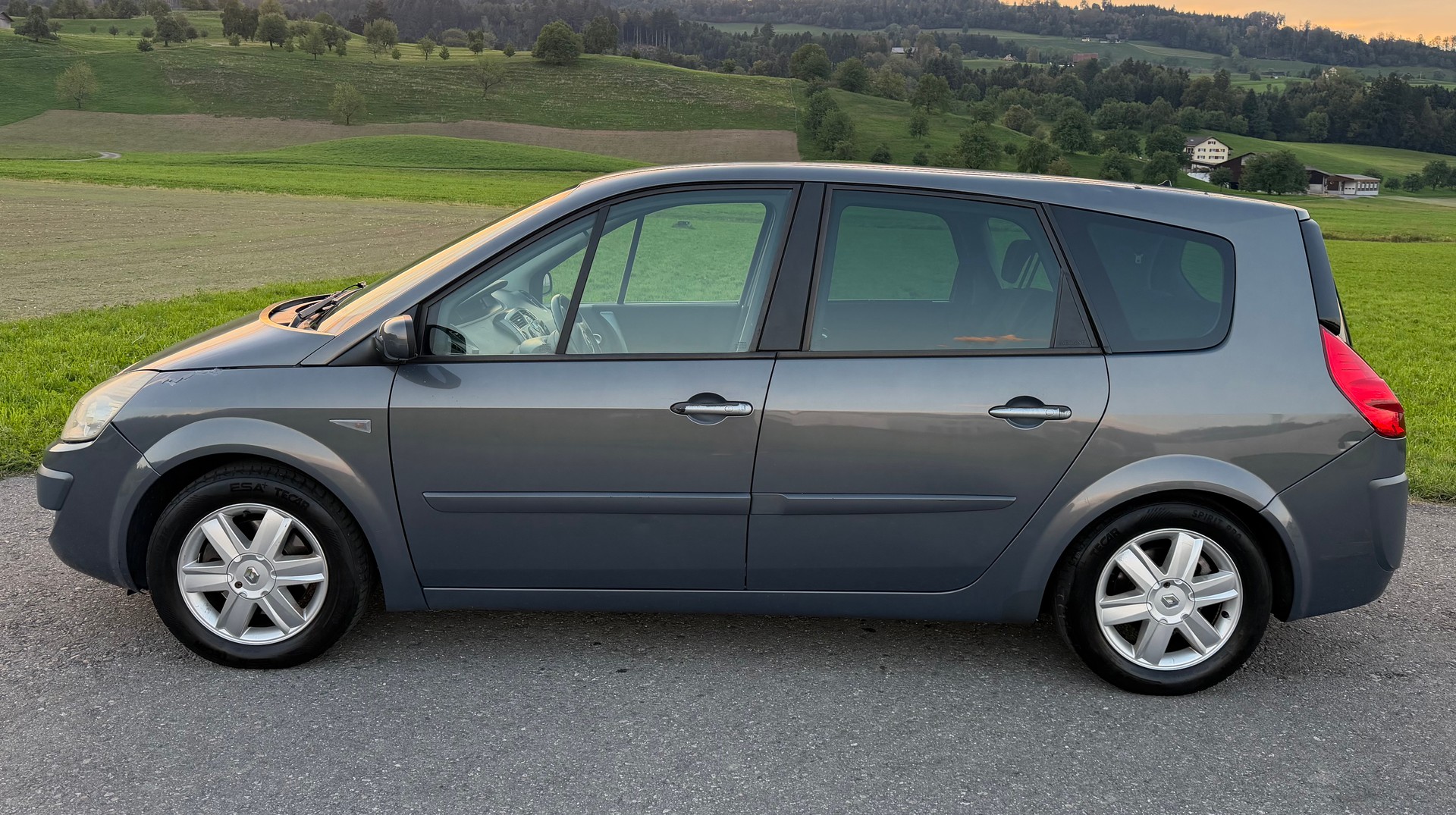 RENAULT Grand Scénic 2.0 16V Turbo Dynamique-image-3