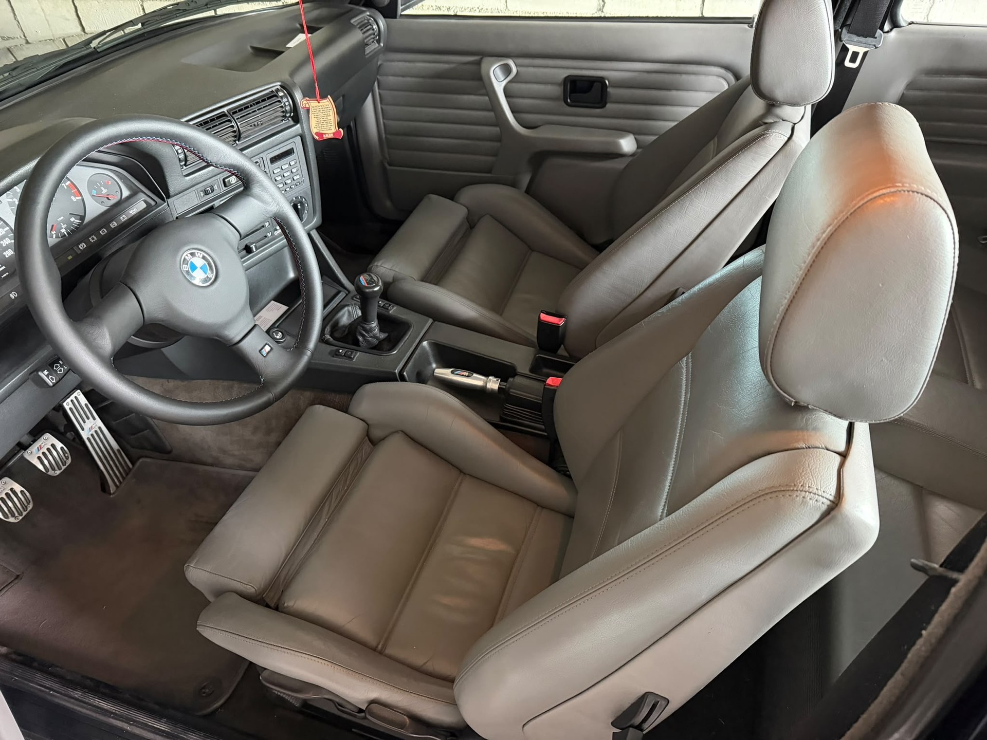 BMW M3-showroom-element-3