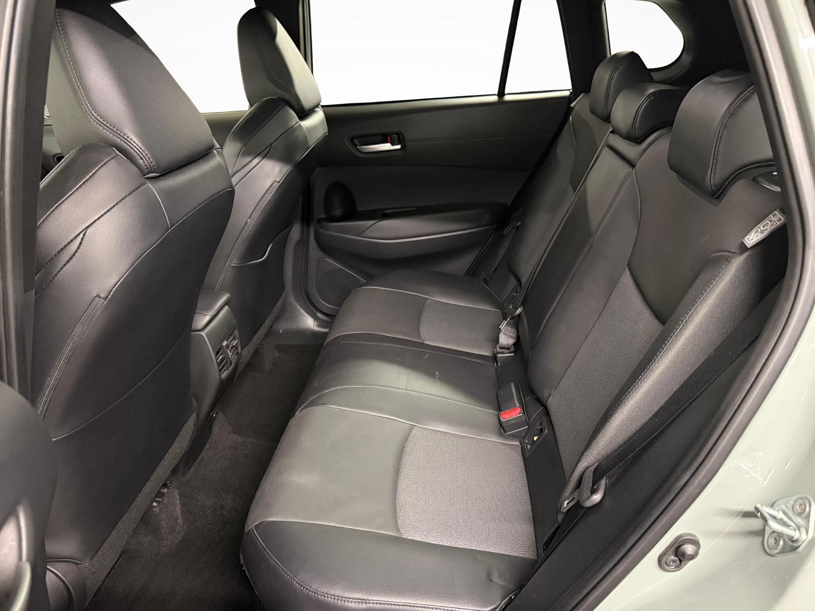 TOYOTA Corolla Cross 2.0 HSD Trend AWD-i-image-10