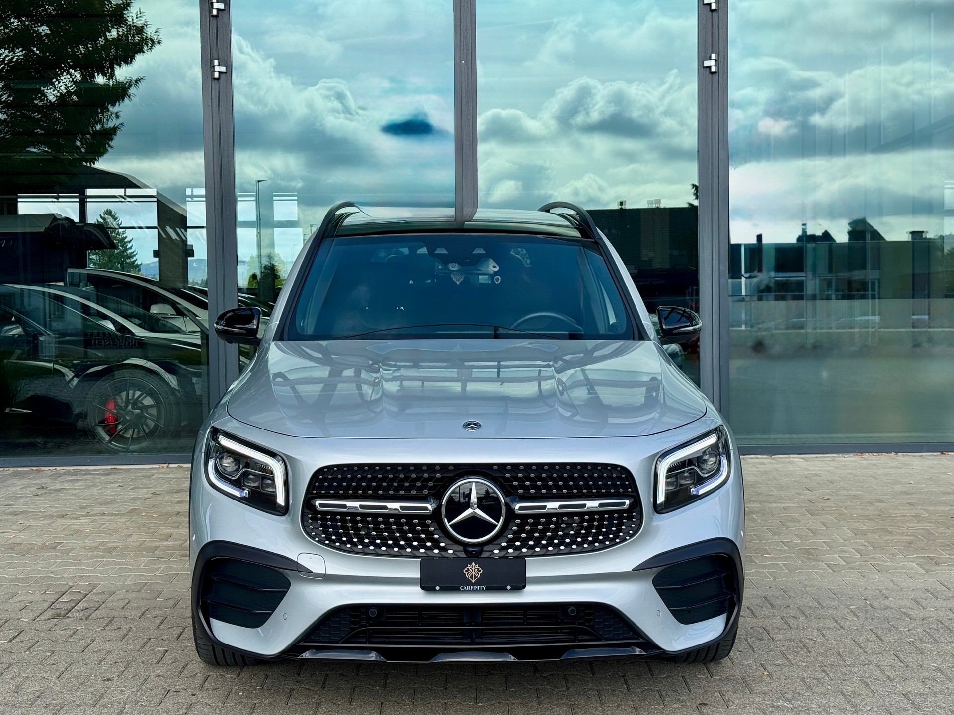 MERCEDES-BENZ GLB 250 4Matic AMG Line 8G-Tronic-showroom-element-1