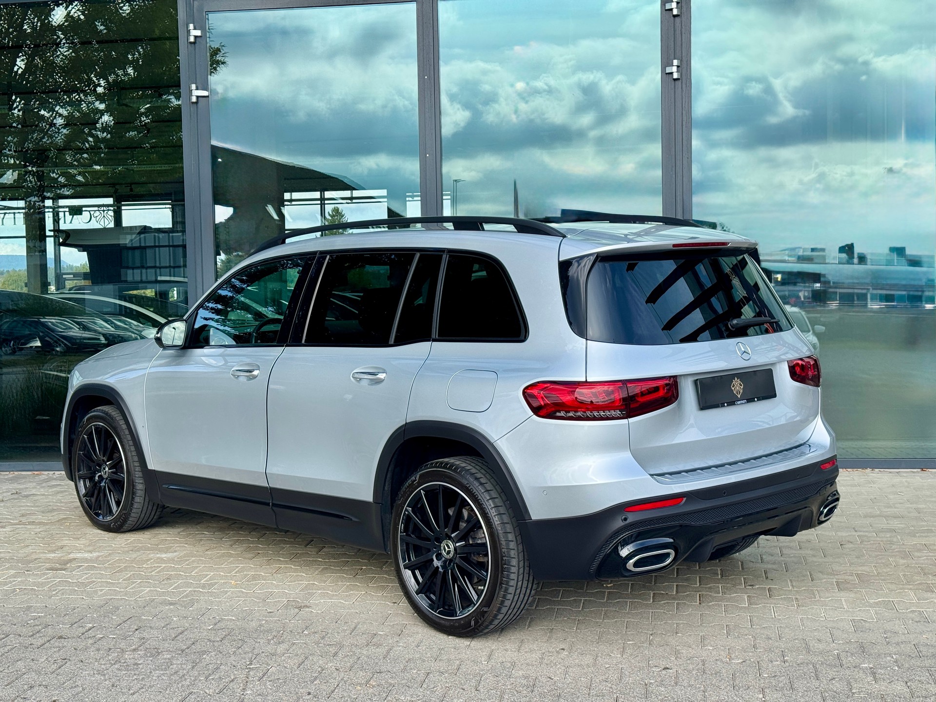 MERCEDES-BENZ GLB 250 4Matic AMG Line 8G-Tronic-showroom-element-3