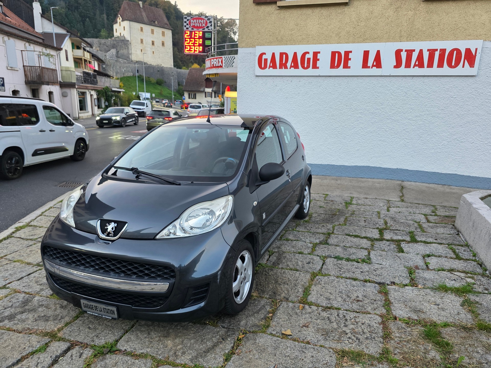 PEUGEOT 107 1.0 Swiss Edition