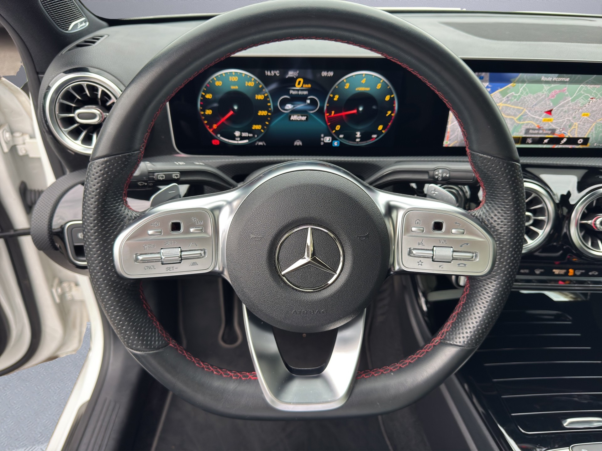 MERCEDES-BENZ A 220 AMG Line 7G-DCT 4Matic-image-10