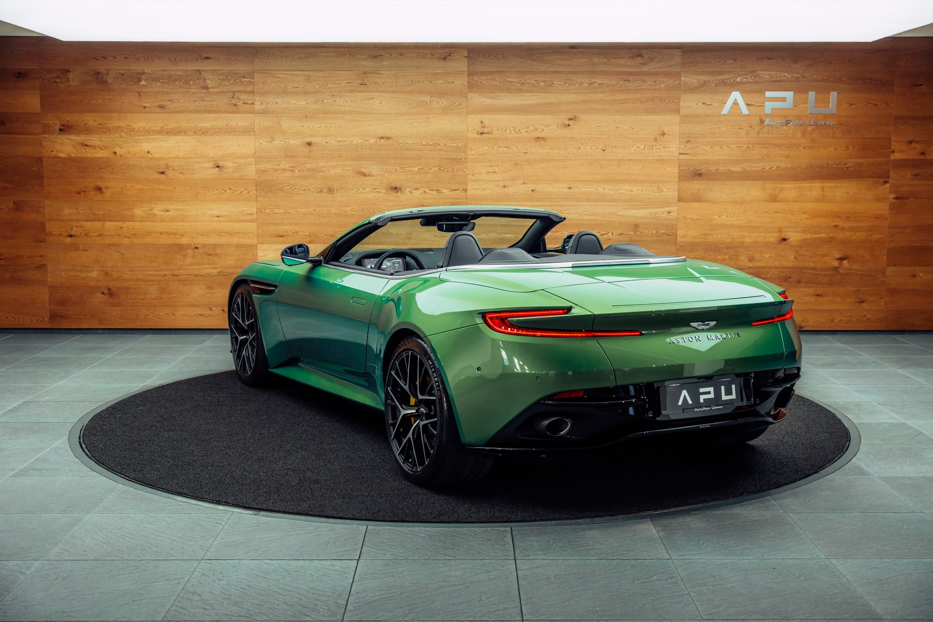 ASTON MARTIN DB12 Volante 4.0 V8 Bi-Turbo-showroom-element-2