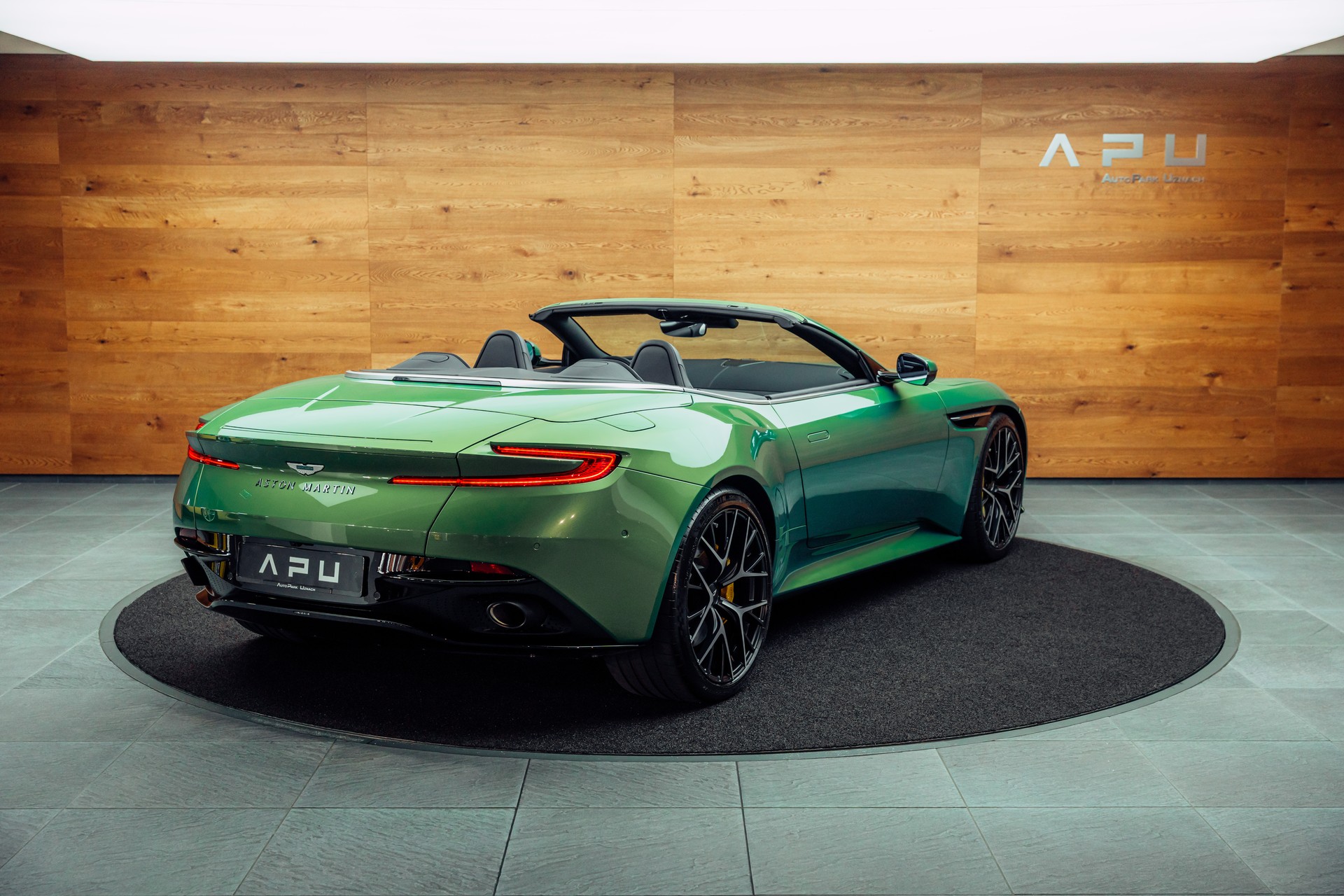 ASTON MARTIN DB12 Volante 4.0 V8 Bi-Turbo-showroom-element-1