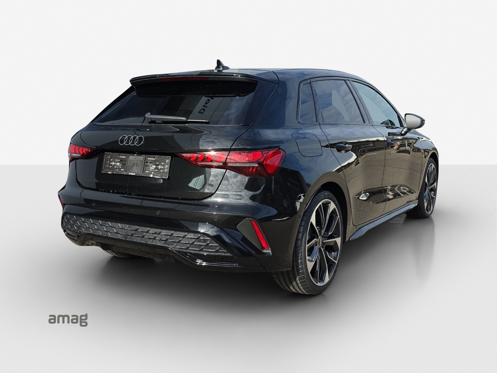 AUDI A3 Sportback TFSI 110 kW S line Attraction S tronic-image-4