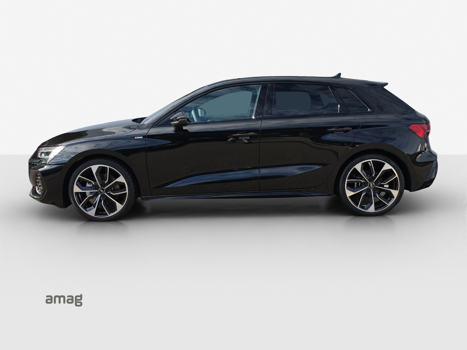 AUDI A3 Sportback TFSI 110 kW S line Attraction S tronic-showroom-element-1