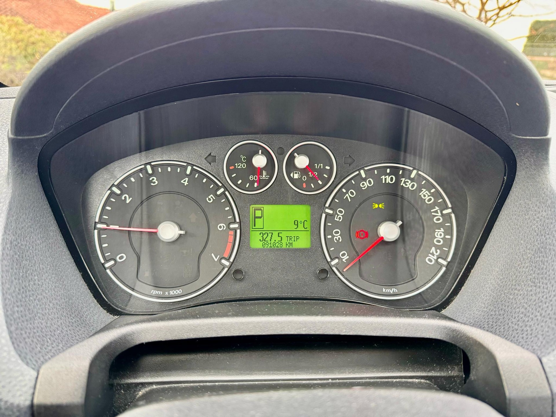 FORD Fiesta 1.6 16V Ghia-image-5