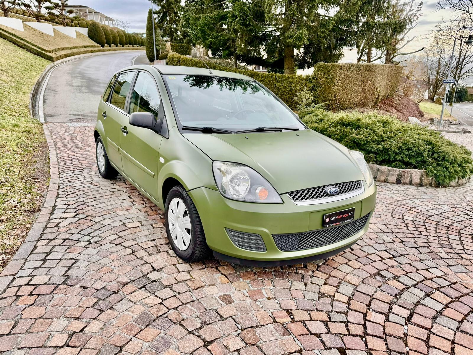FORD Fiesta 1.6 16V Ghia-image-1