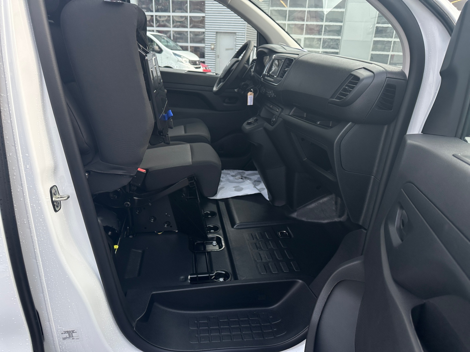 CITROEN Jumpy 2.0 BlueHDi 145 M EAT8-image-13