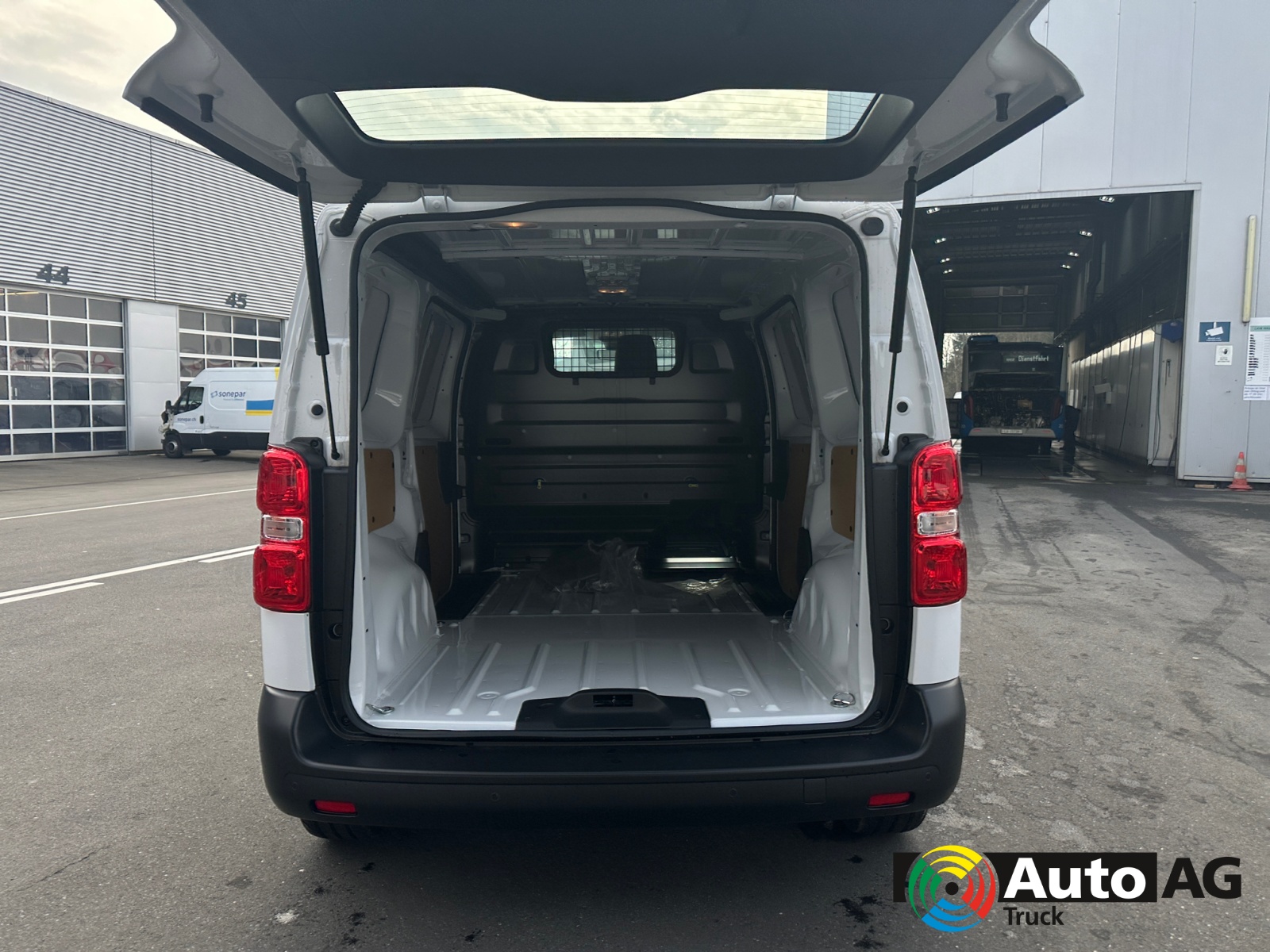 CITROEN Jumpy 2.0 BlueHDi 145 M EAT8-image-7