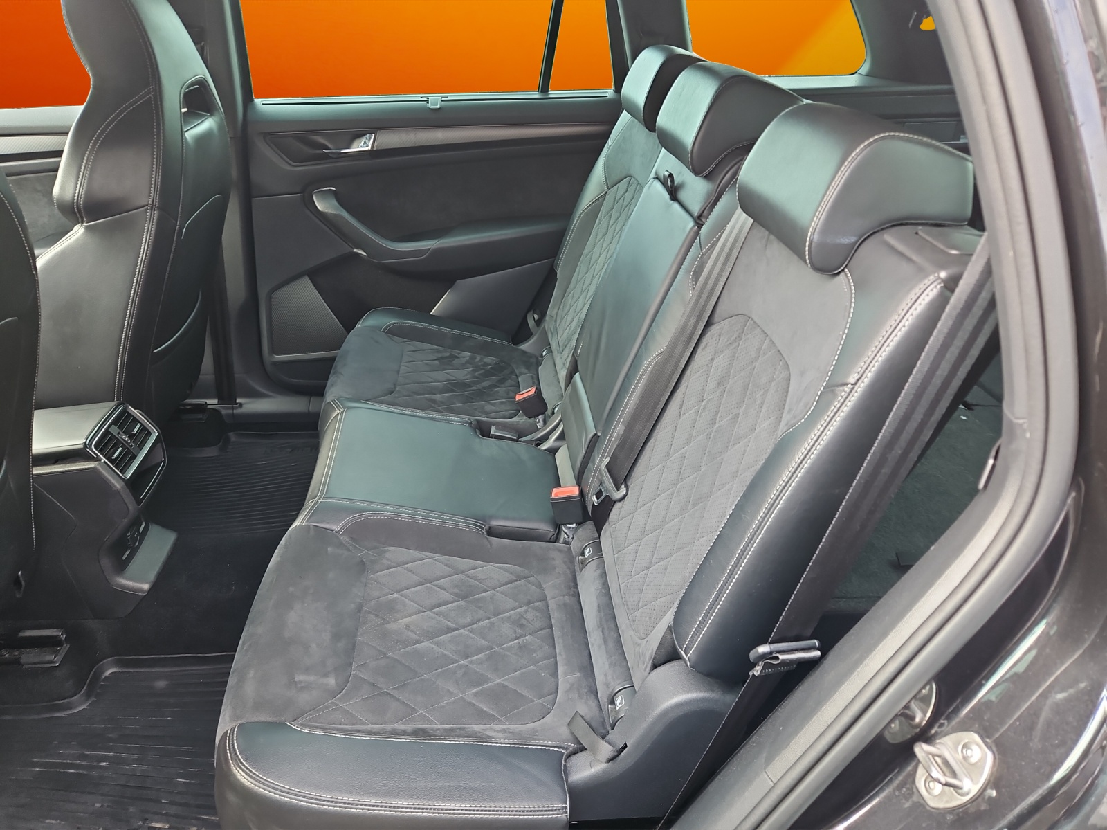 SKODA Kodiaq 2.0 TDI CR Sport Line 4x4 DSG-image-11
