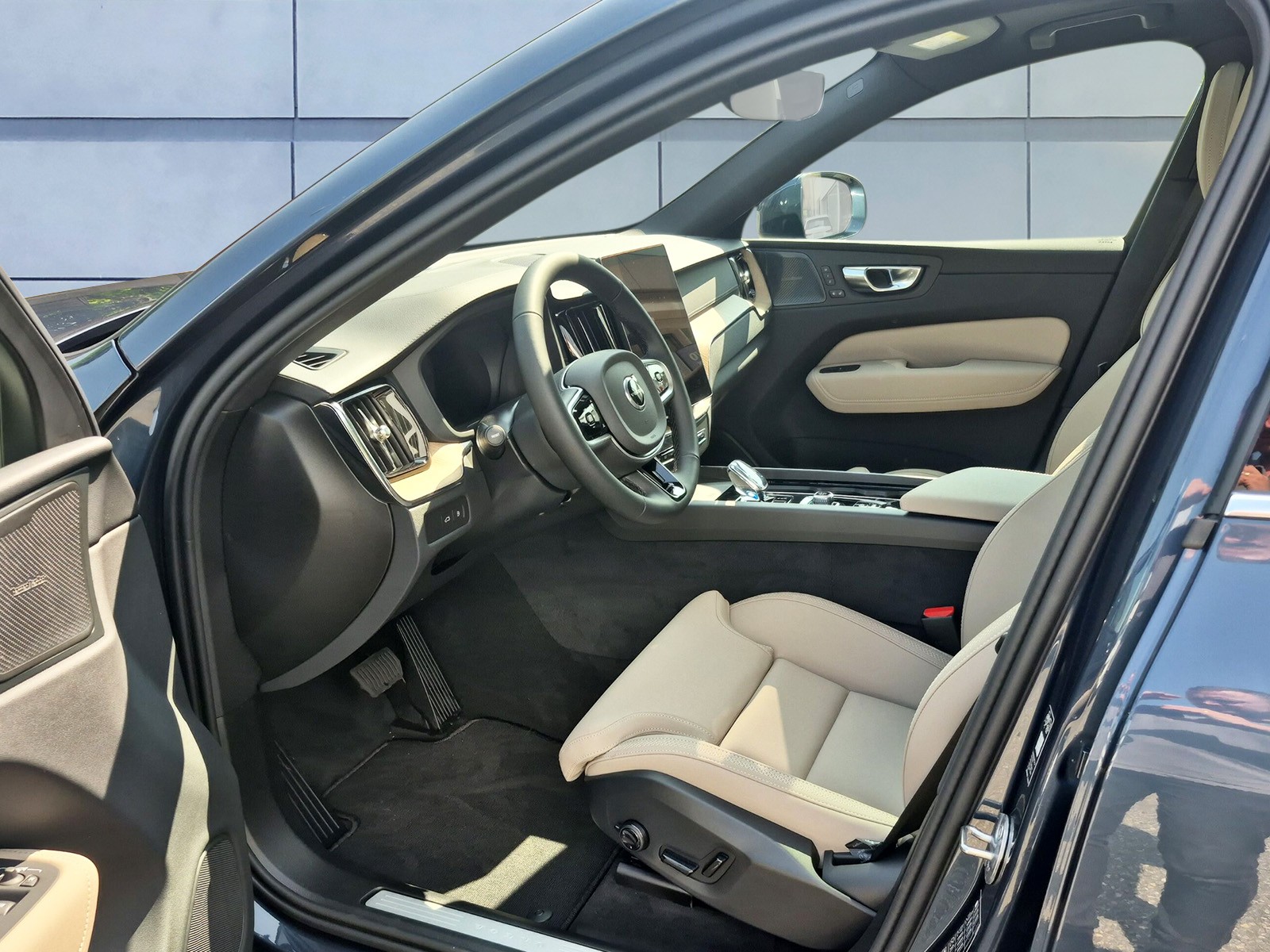VOLVO XC60 2.0 T8 TE Ultra Bright eAWD-image-9