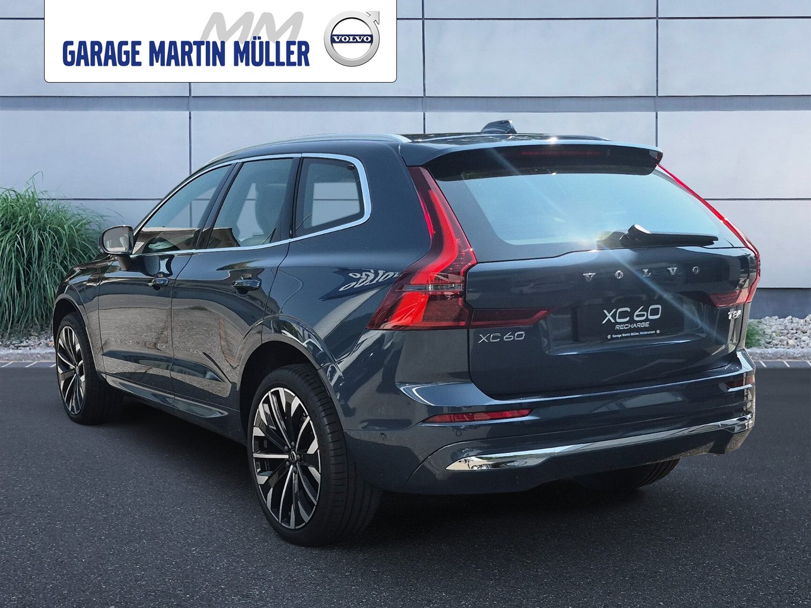 VOLVO XC60 2.0 T8 TE Ultra Bright eAWD-showroom-element-2