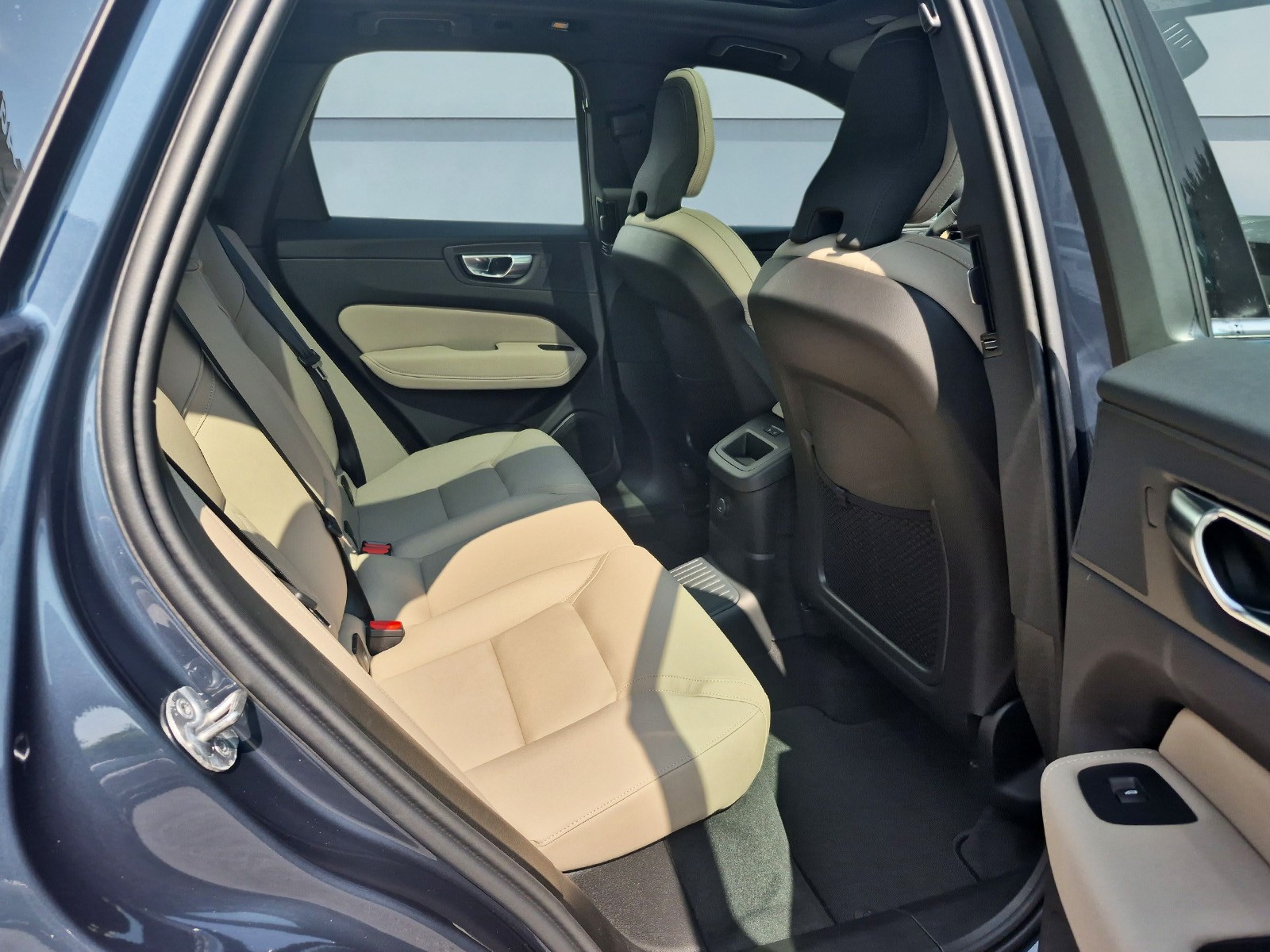 VOLVO XC60 2.0 T8 TE Ultra Bright eAWD-image-13